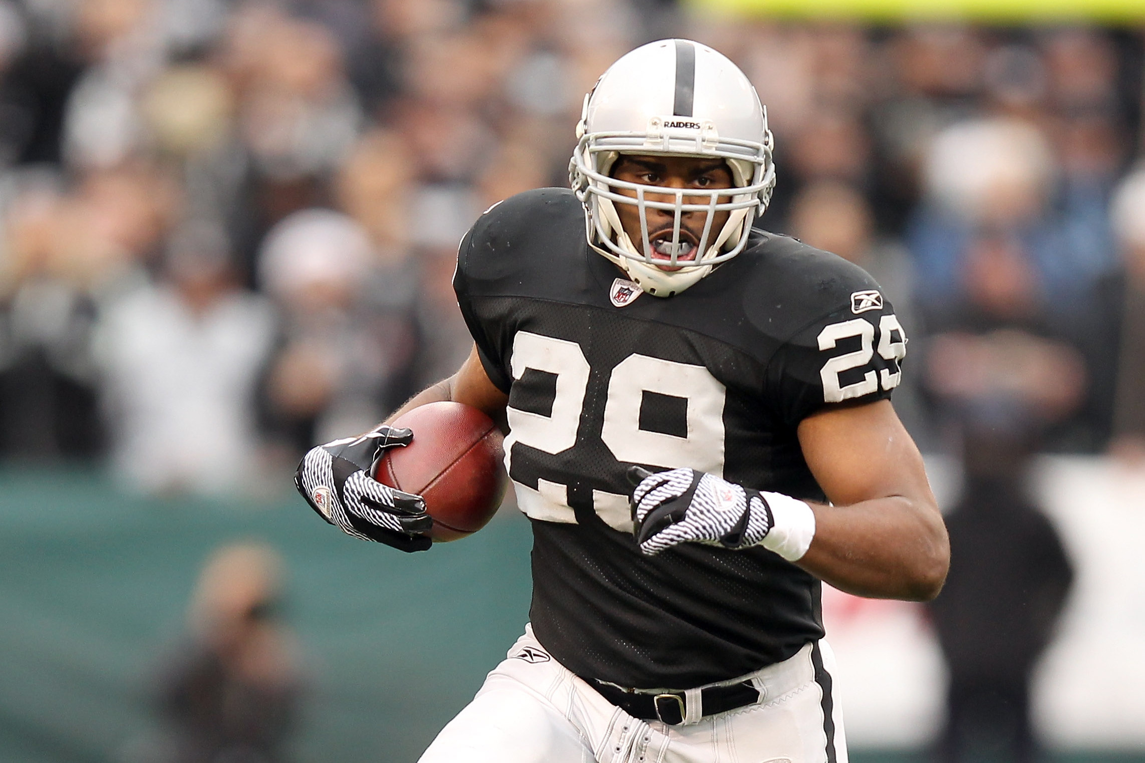 Oakland raiders michael bush 29 hi-res stock photography and images - Alamy