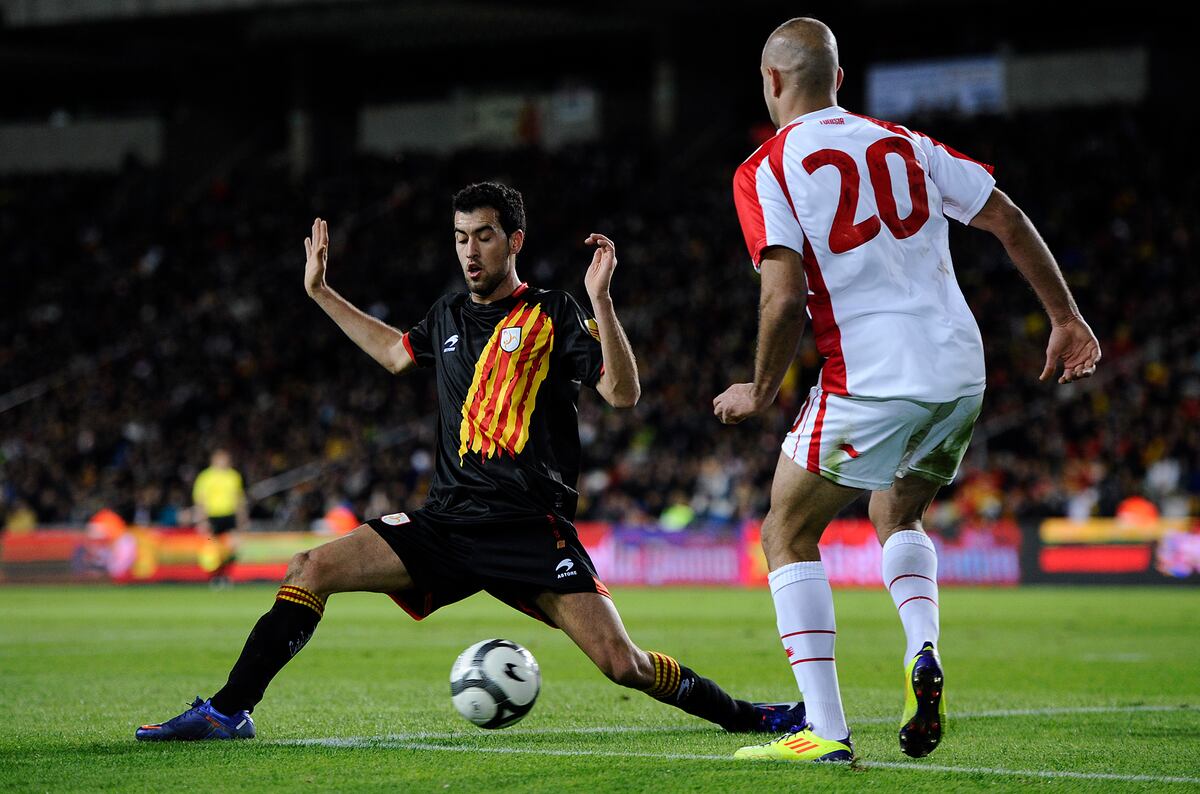Viral Video of the Day Sergio Busquets' Ankle Bends, but Doesn't Break