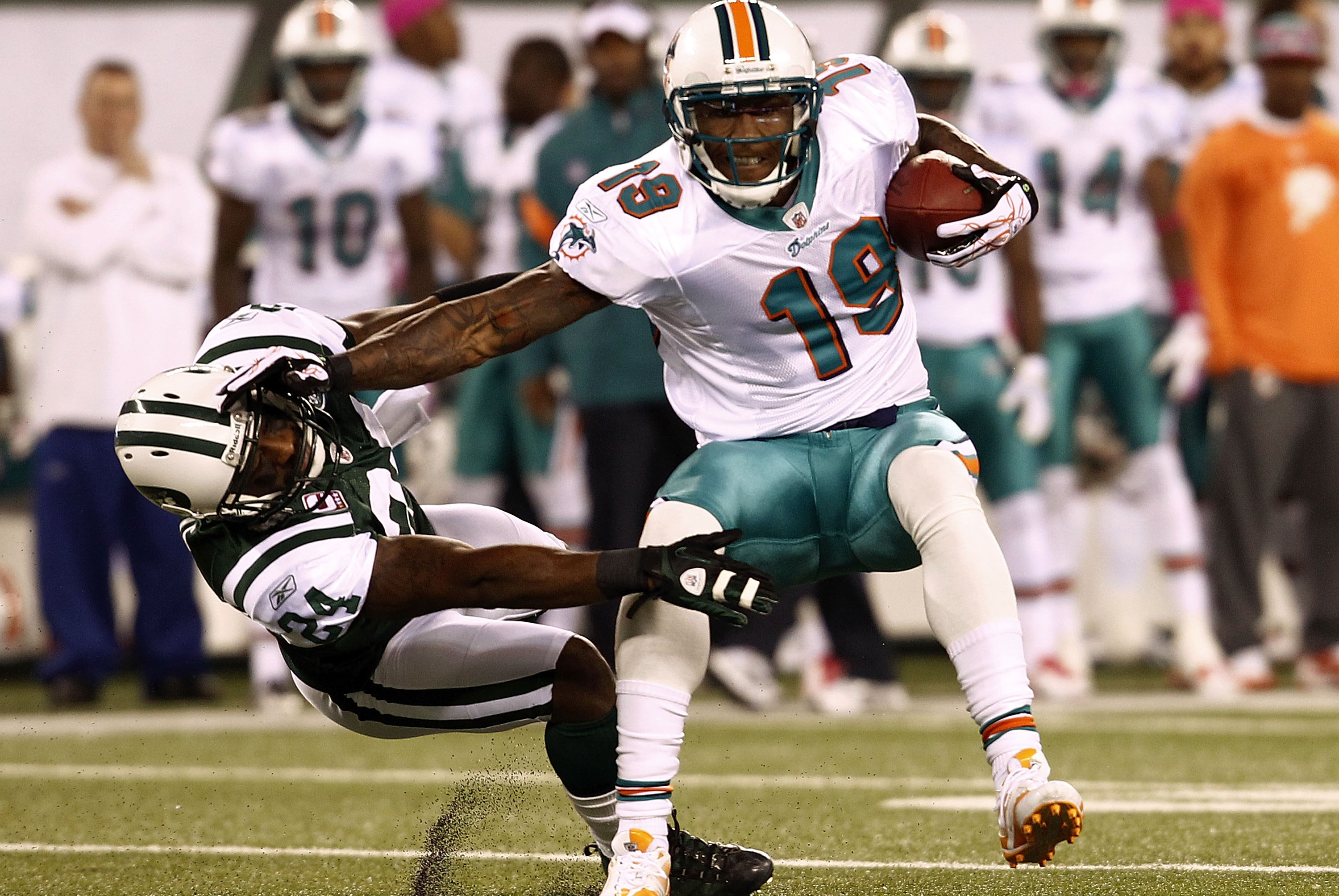 Chicago Bears send two 3rd-round picks to Dolphins for Brandon Marshall 