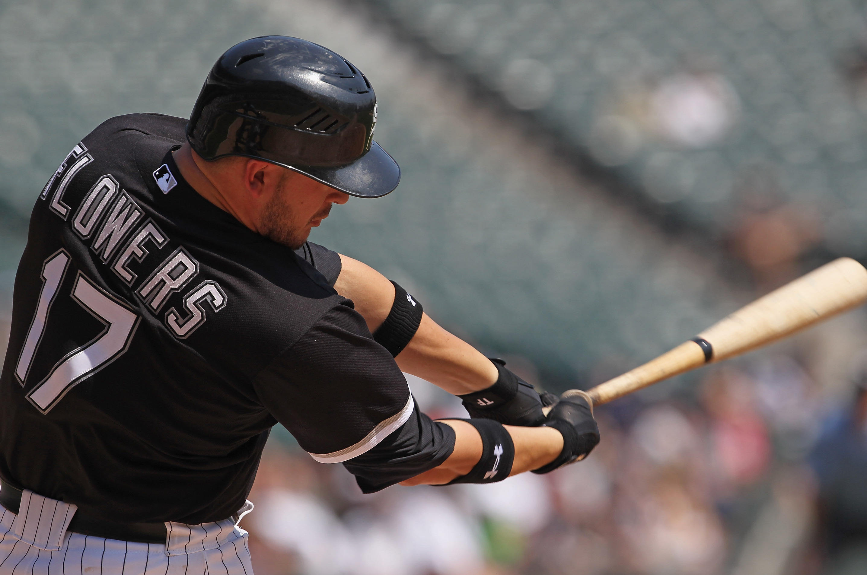 Chicago White Sox catcher Tyler Flowers catches the pop-up from