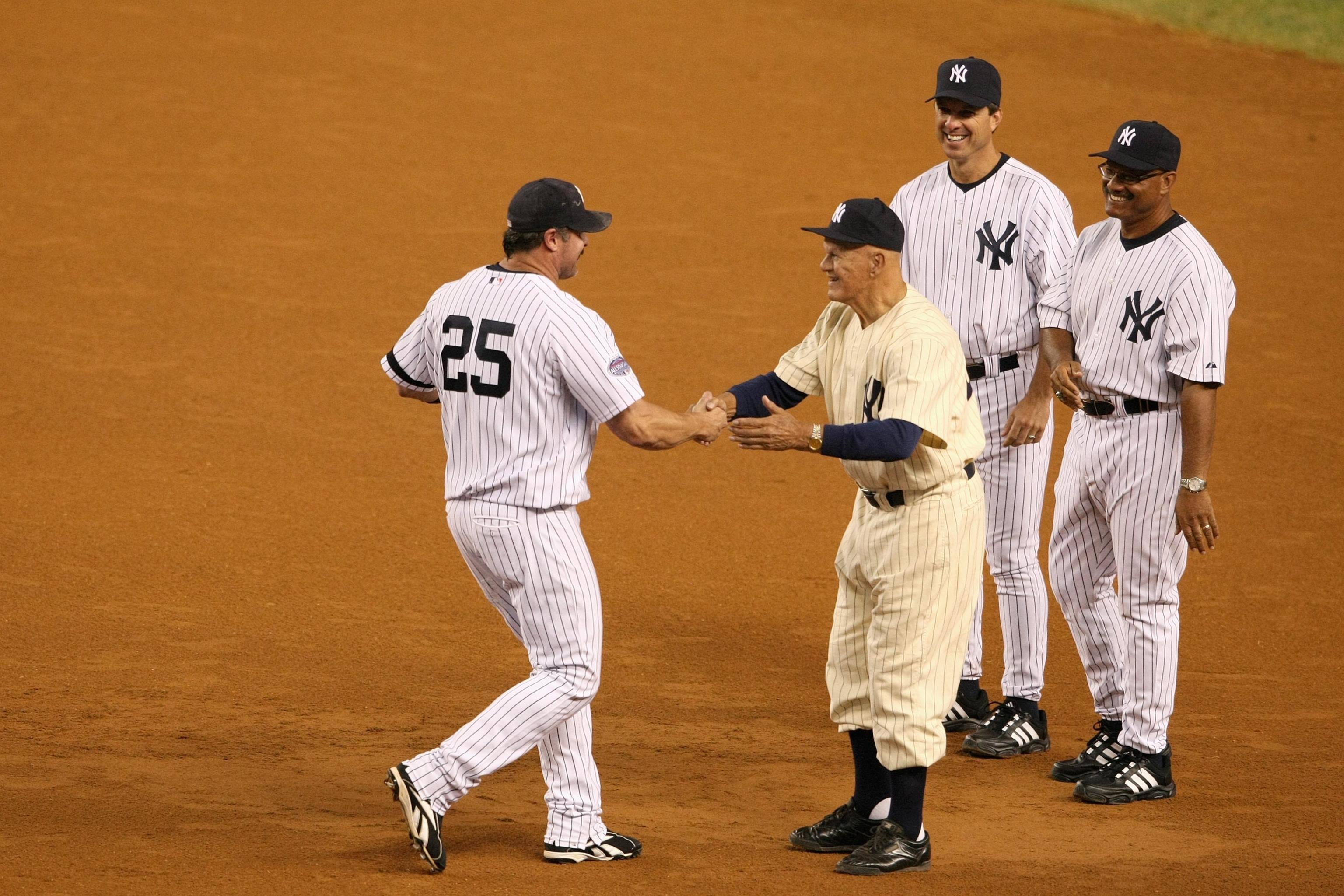 New York Yankees' Thurman Munson and Chris Chambliss lead