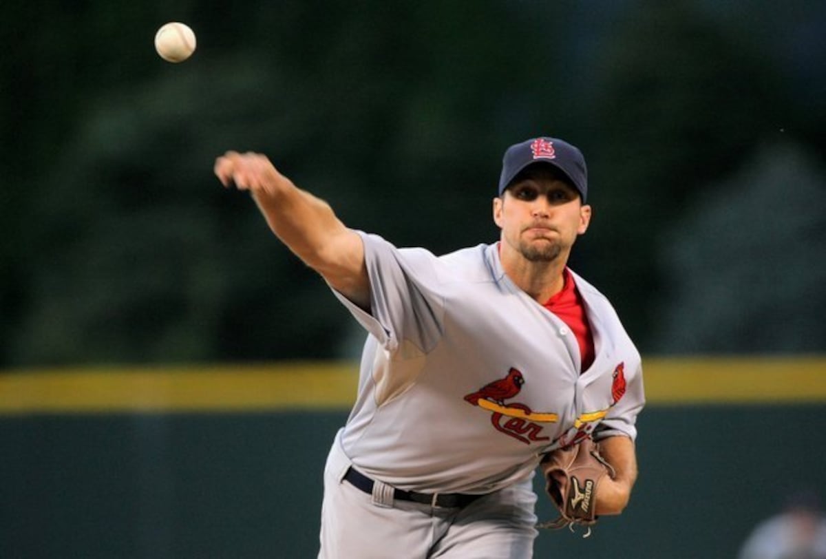 National League Central Division Hunt Closes: Team Command with Blazing Speed and Defensive Paw