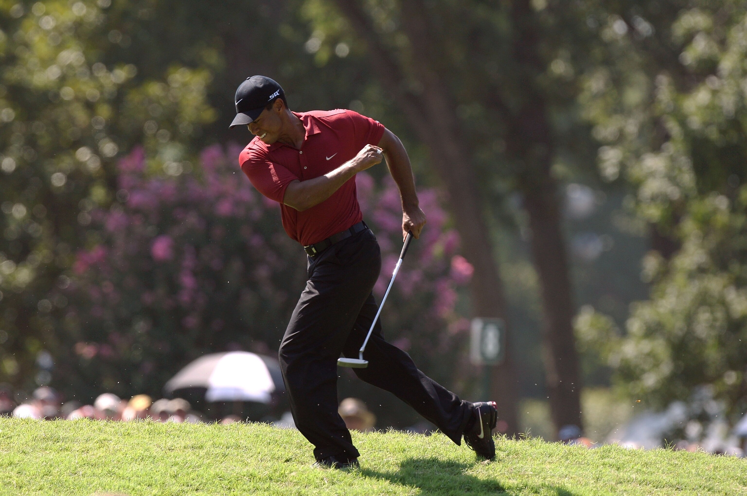 How Tiger Woods Really Injured His Left Knee Bleacher Report Latest News Videos And Highlights