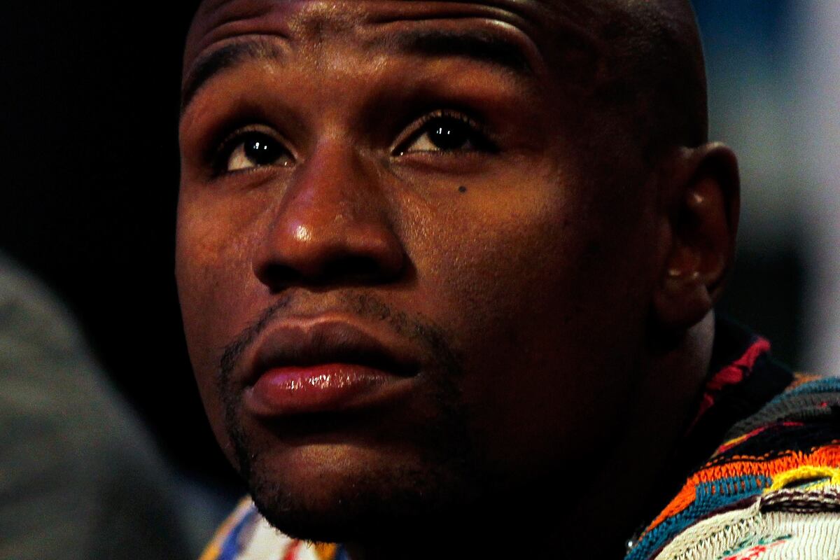 Floyd Mayweather Jr. Donates Money to Save a Life of a 10-Month-Old Baby