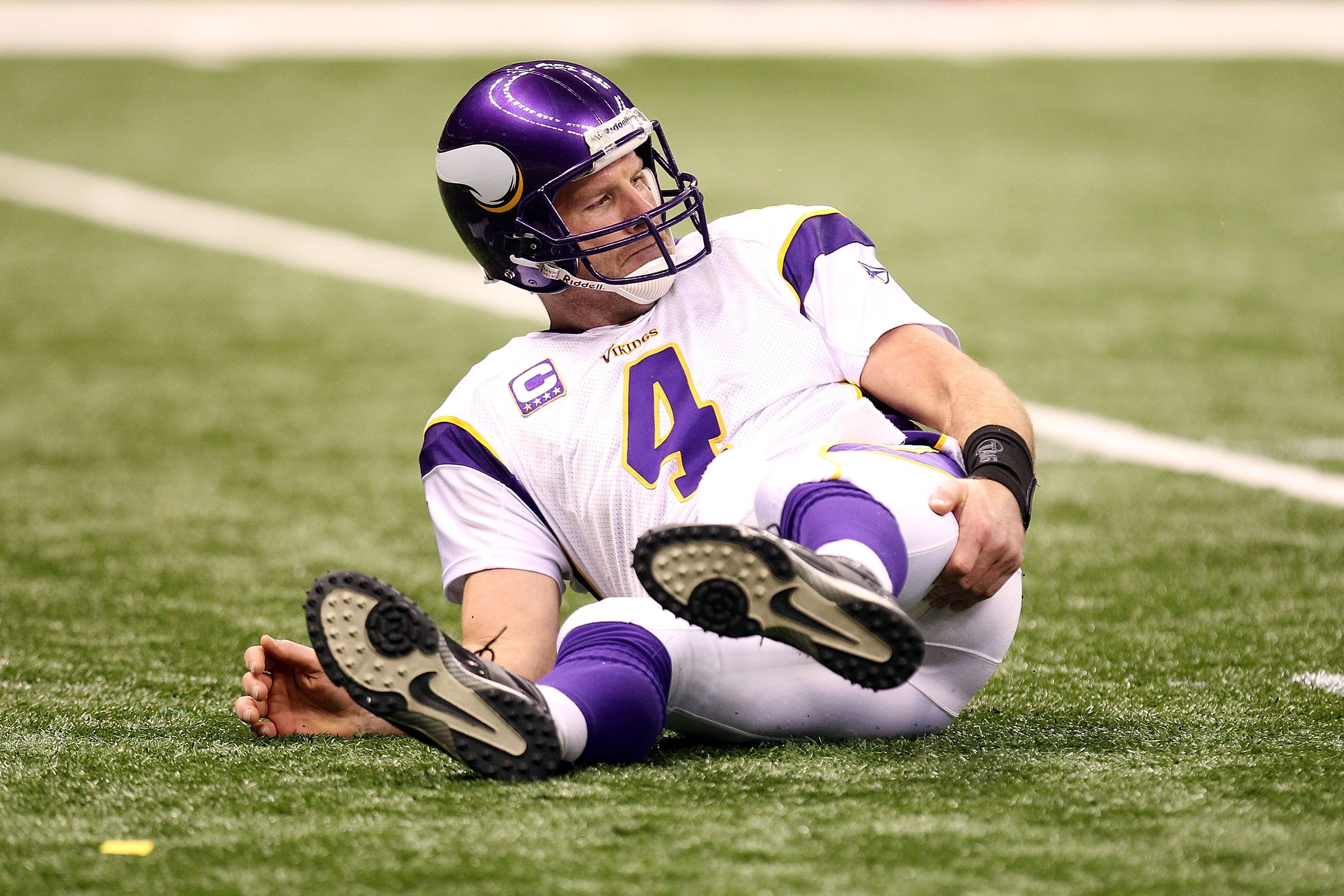 Brett Favre strongarms Minnesota Vikings' run to NFC Championship