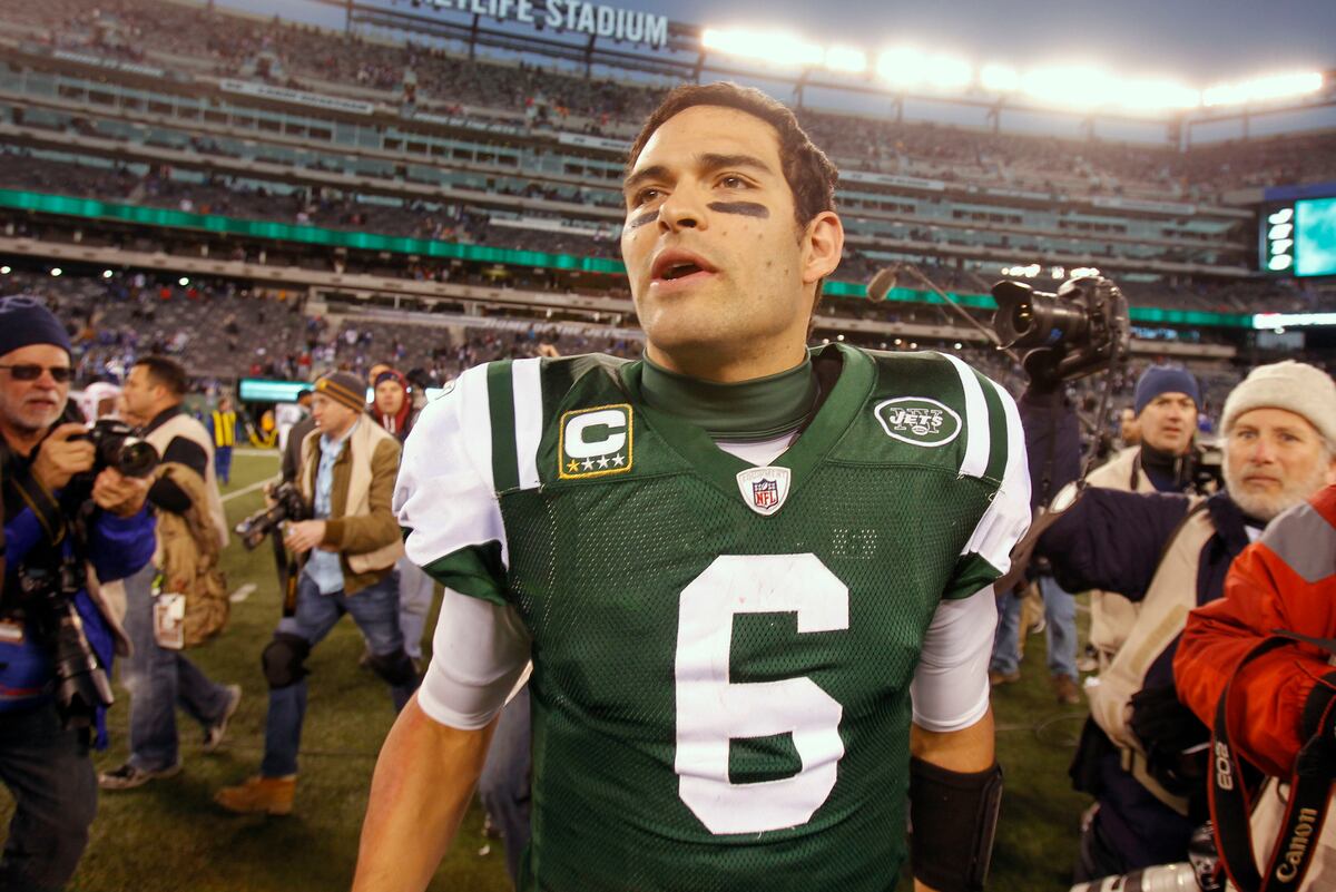 Why Tim Tebow Trade Sets Up Starting QB Mark Sanchez to ...