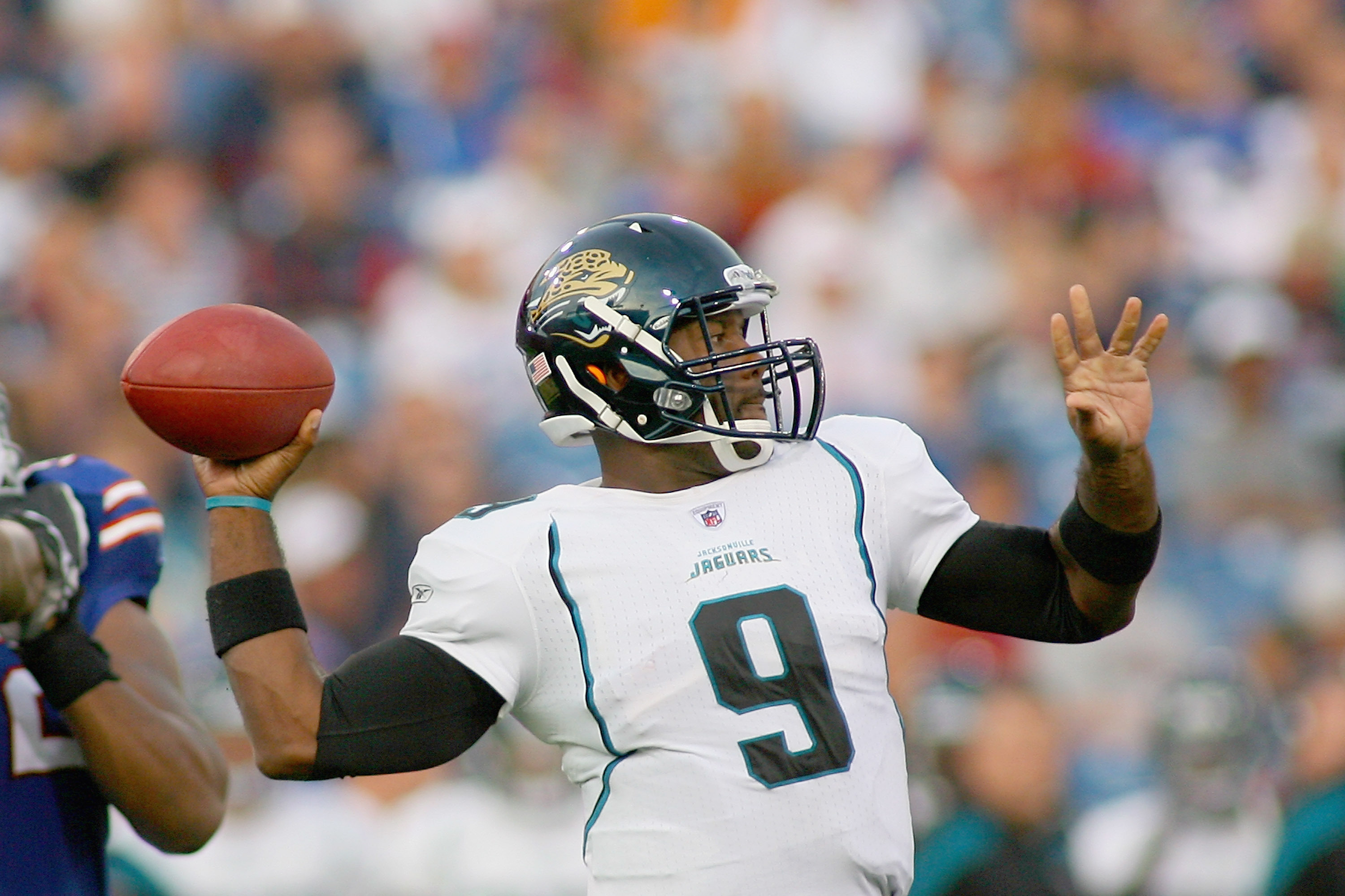 Dolphins sign QB David Garrard 