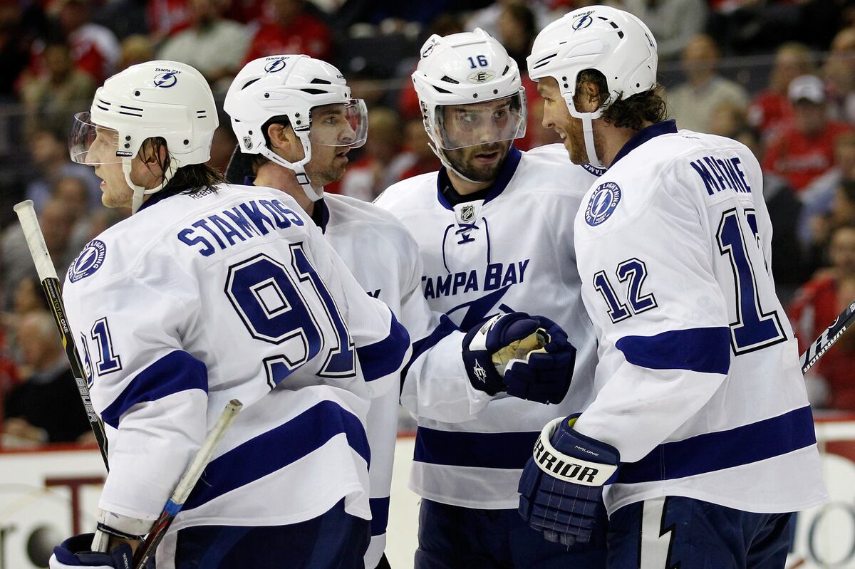 Tampa Bay Lightning Defeat Philadelphia Flyers, 53 News, Scores