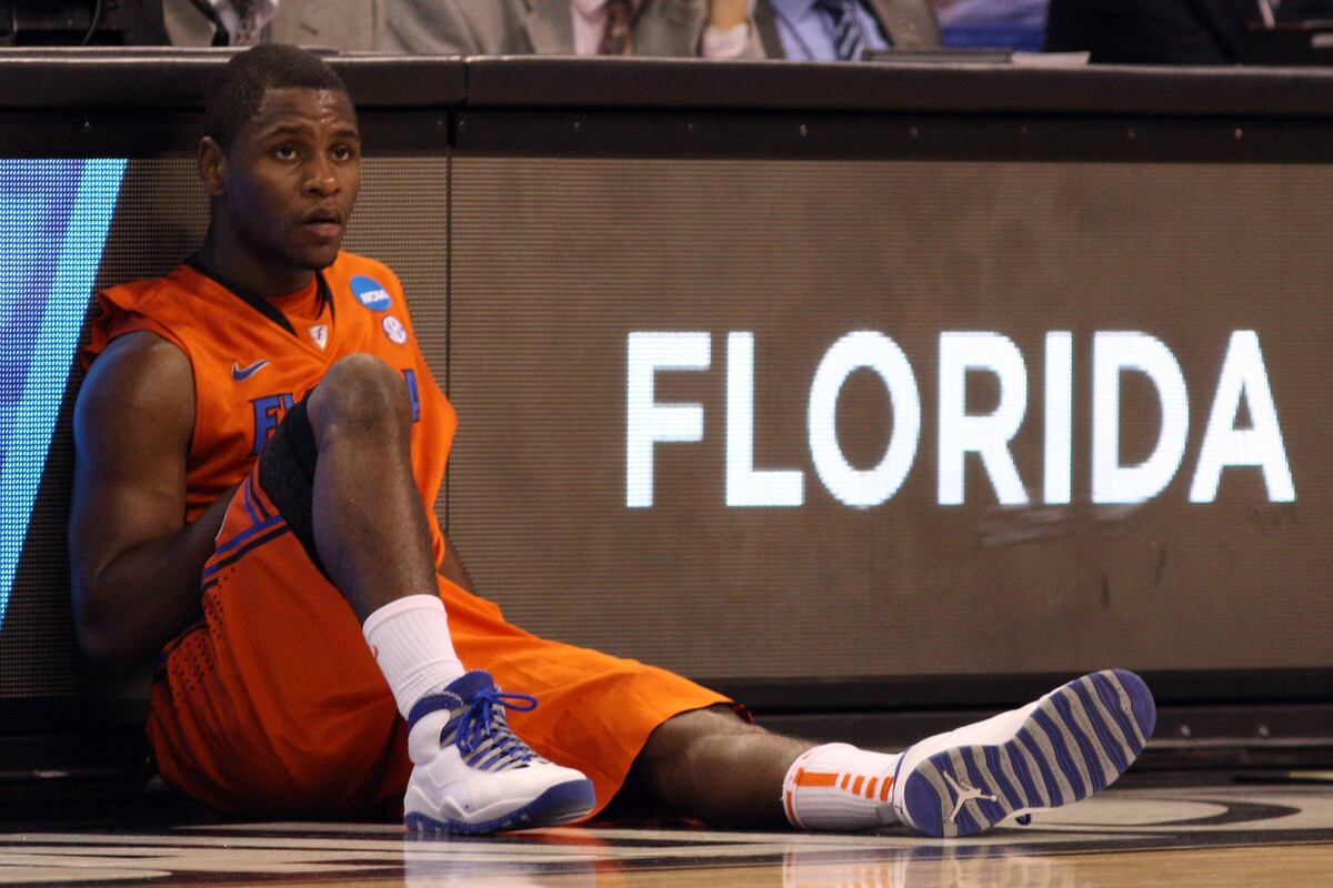 Florida Basketball Gators Guard Erving Walker Arrested for Grand Theft