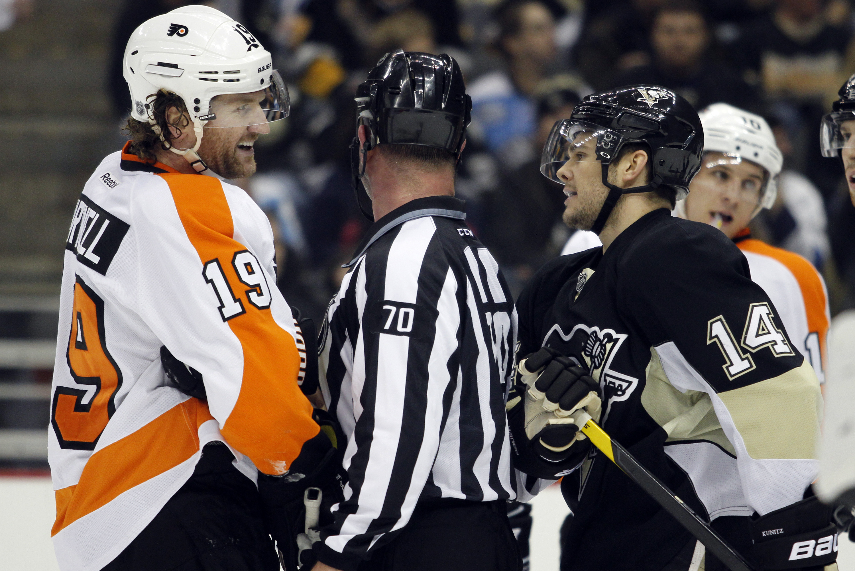 Penguins Down Flyers to Get Back in Playoff Picture