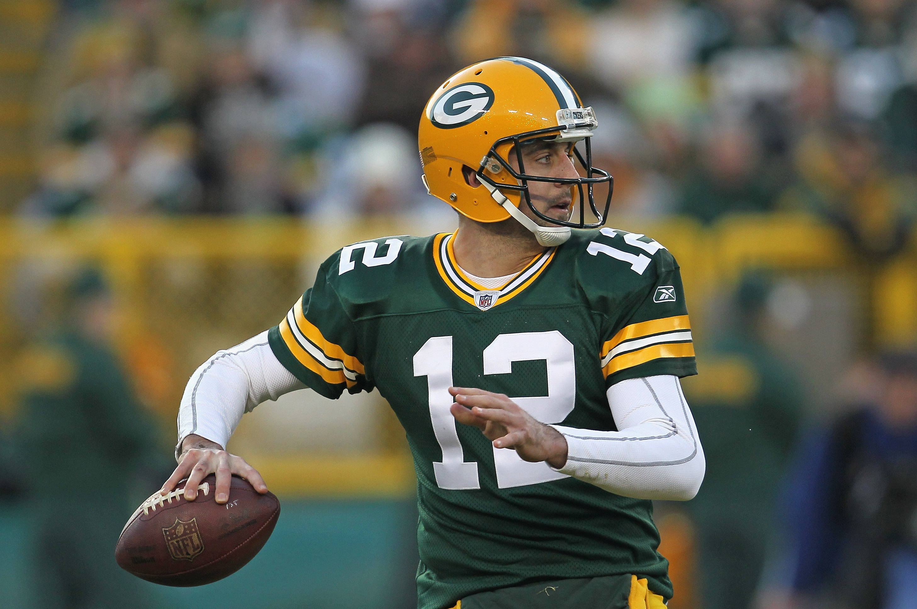 Favre holds edge on Rodgers in Packers QB lore