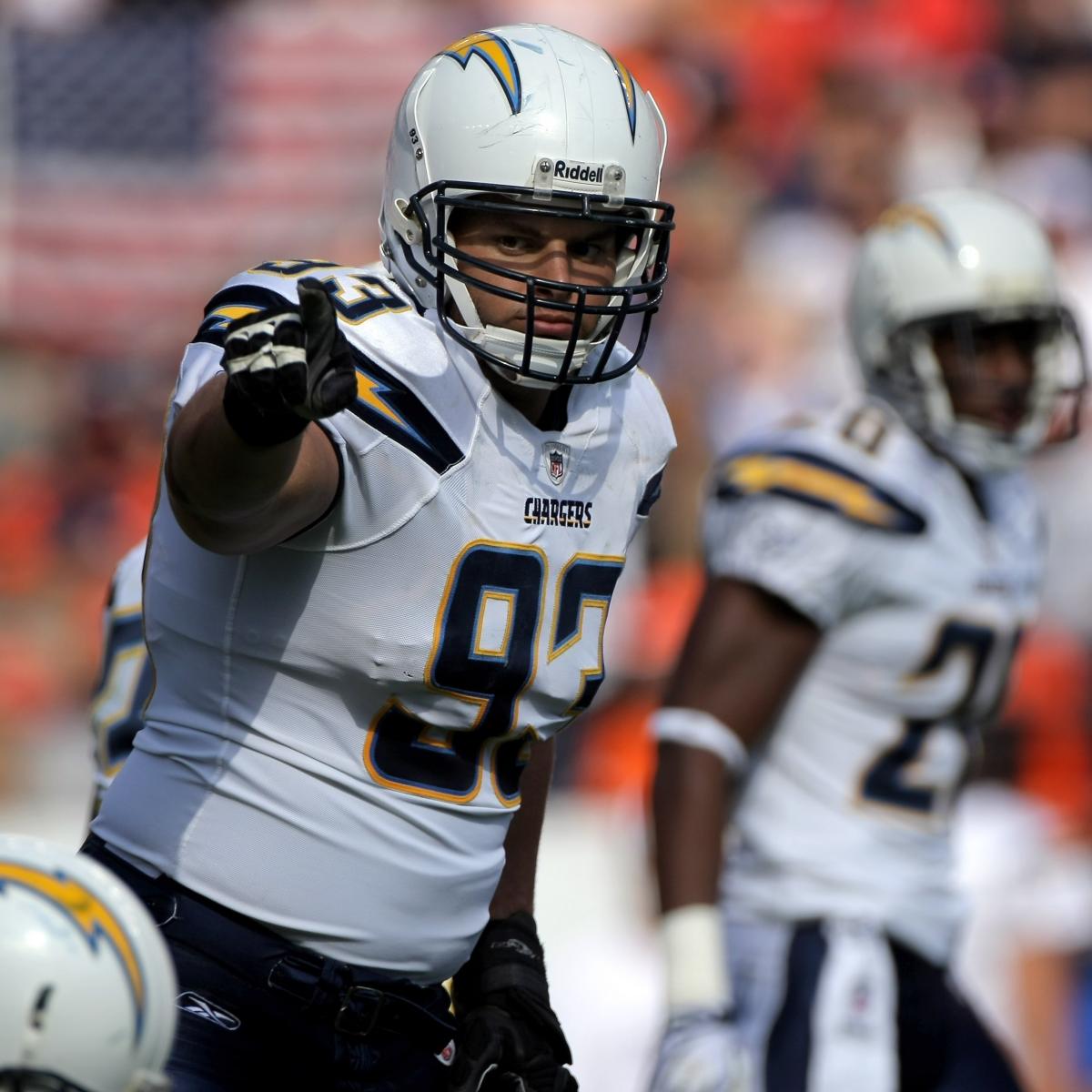 Former Chargers DE Luis Castillo doesn't watch football anymore