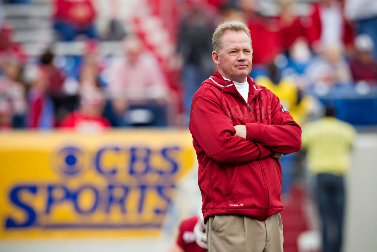 Arkansas Razorback Football Fans Rally Around Coach Bobby Petrino arkansas-razorback-football-fans-rally-around-coach-bobby-petrino