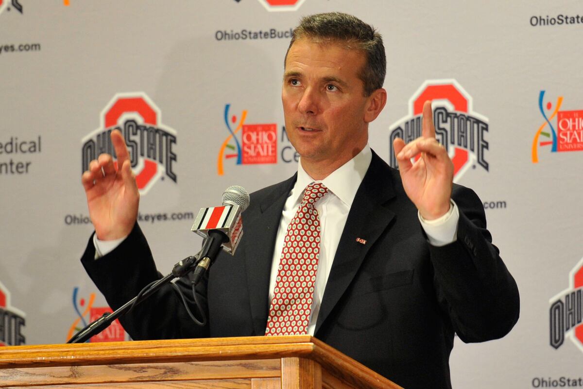 Ohio State Football Urban Meyer Handles Sporting News 'Investigation