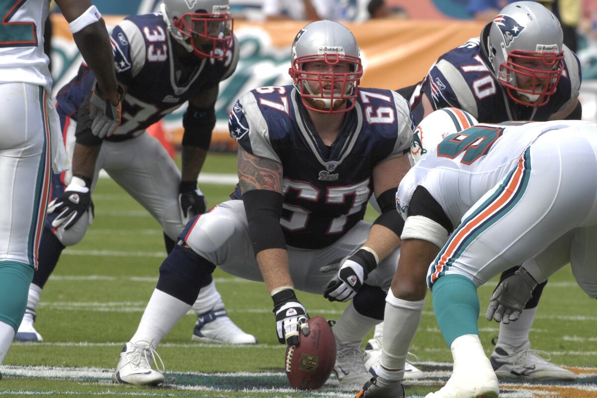 New England Patriots Free Agency: Patriots Re-Sign Veteran Center Dan
