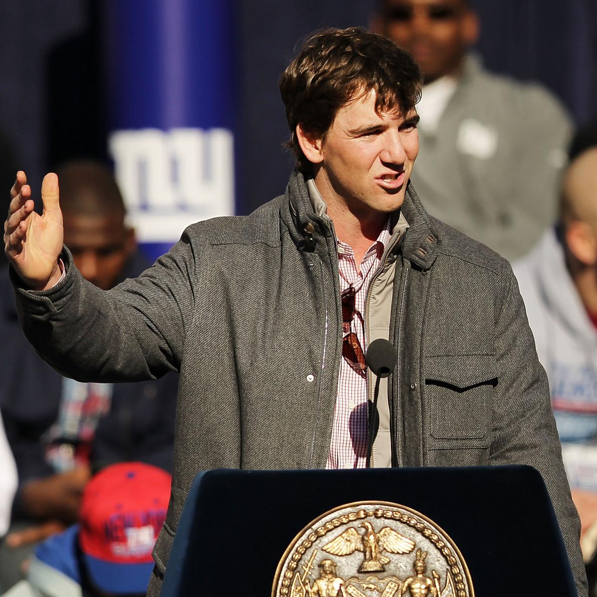 Eli Manning SNL: Giants QB Won #39 t Live Up to Hosting Hype for Comedy