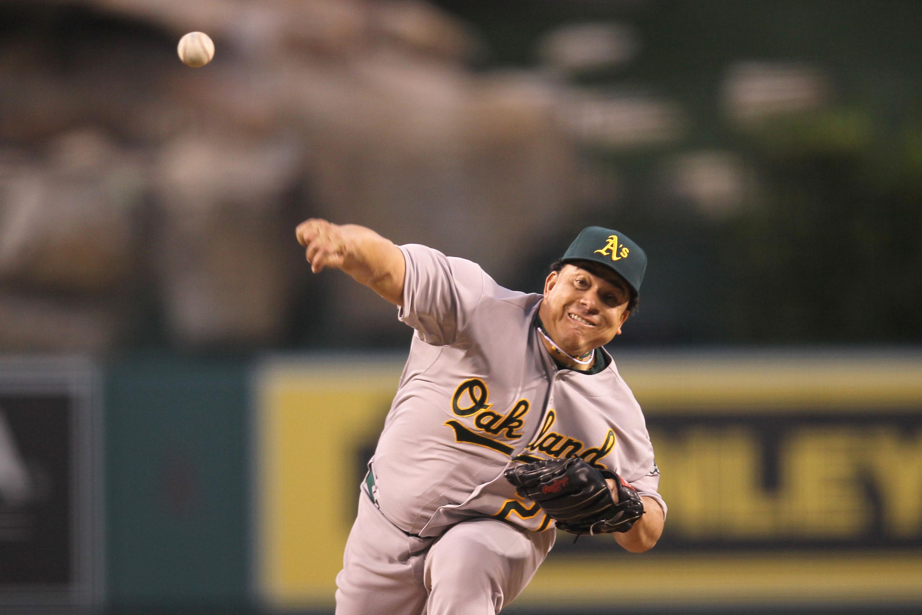 Bartolo Colon looks strong against Angels