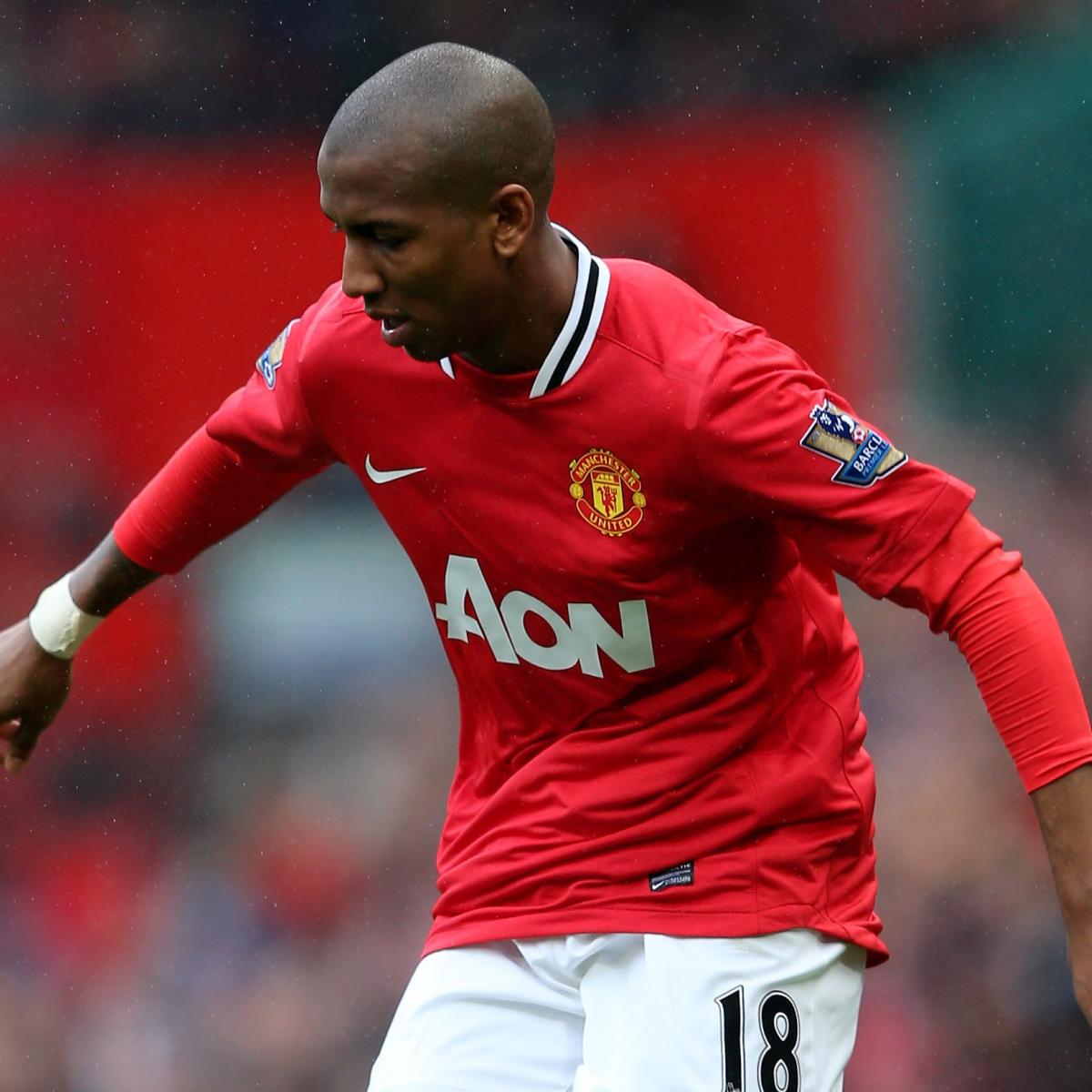 Sir Alex Ferguson Talks to Ashley Young About Diving ...