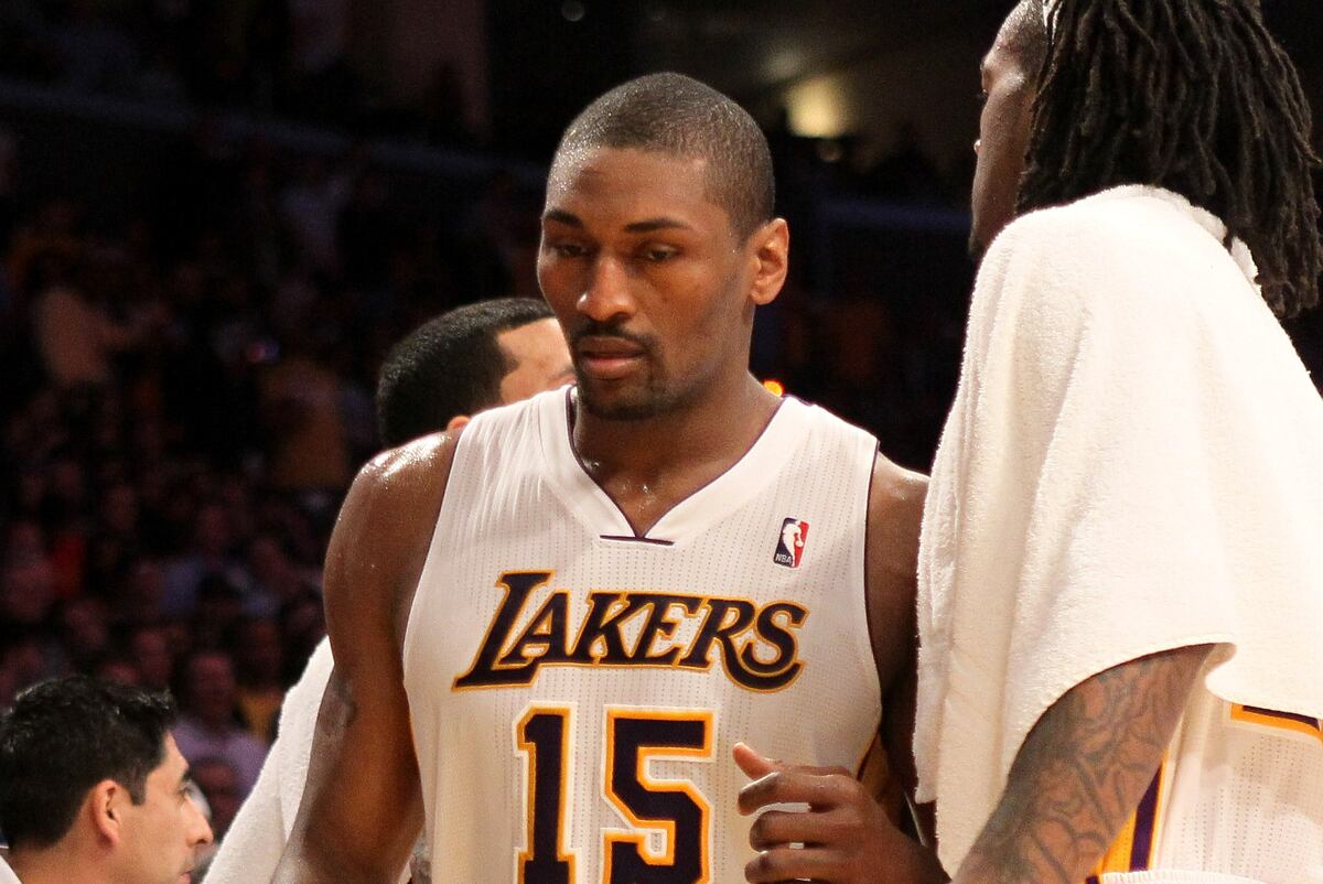 Thunder vs. Lakers: Metta World Peace Deserves 2-Game Suspension for Elbow | Bleacher Report ...