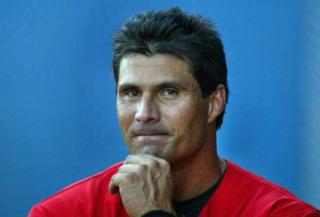 Jose Canseco, on Twitter, talks aliens and time travel