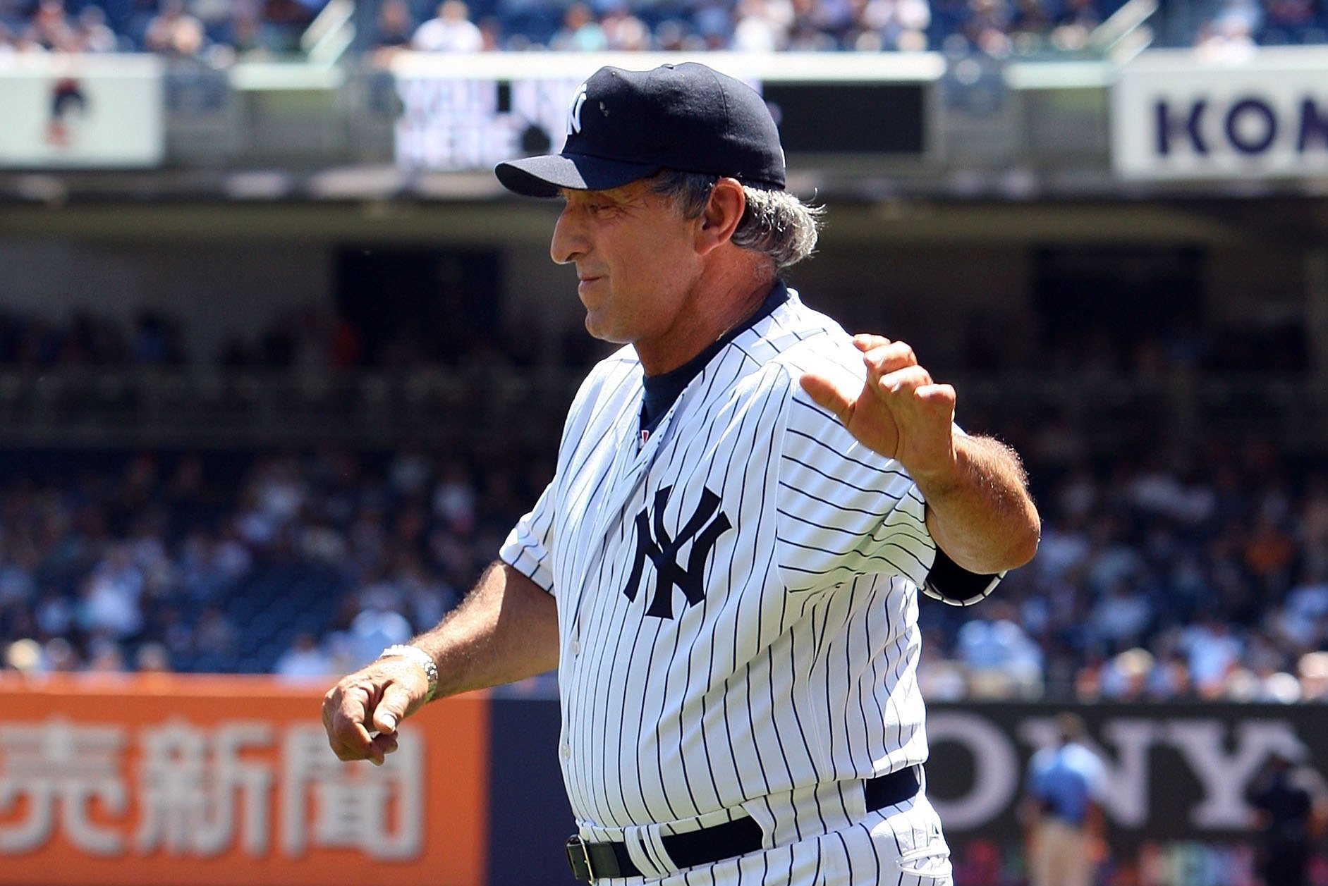 New York Yankee History: The most famous exit from the mound at Yankee  Stadium (Video)