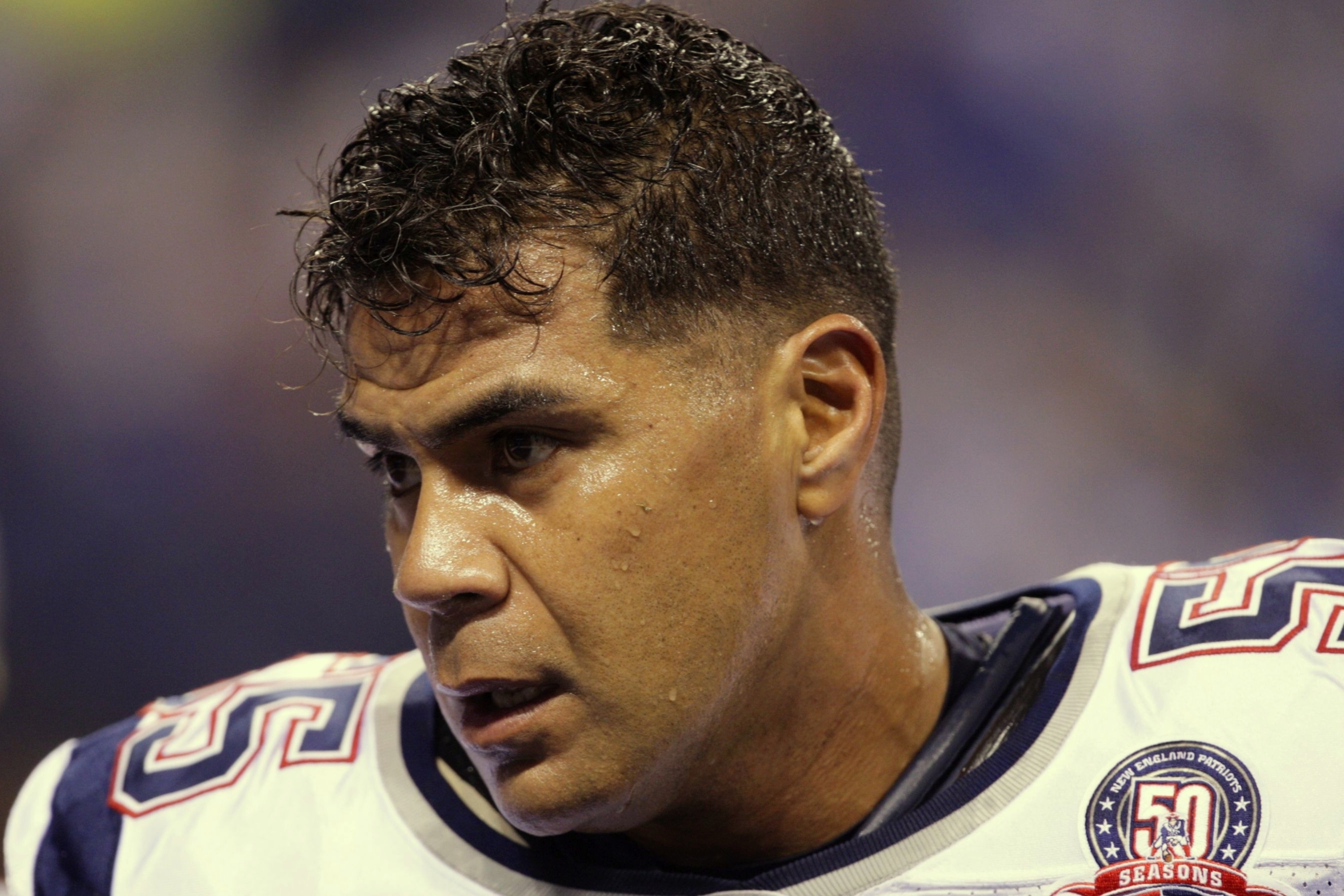 Former NFL star Junior Seau dies in apparent suicide