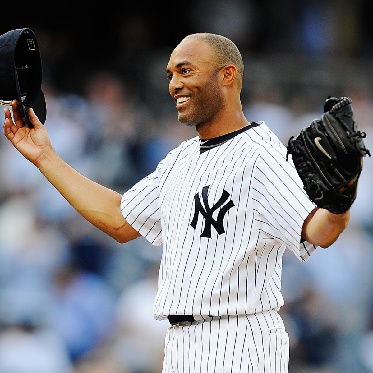 Yankees' Mariano Rivera Tears Ligament in Knee - The New York Times