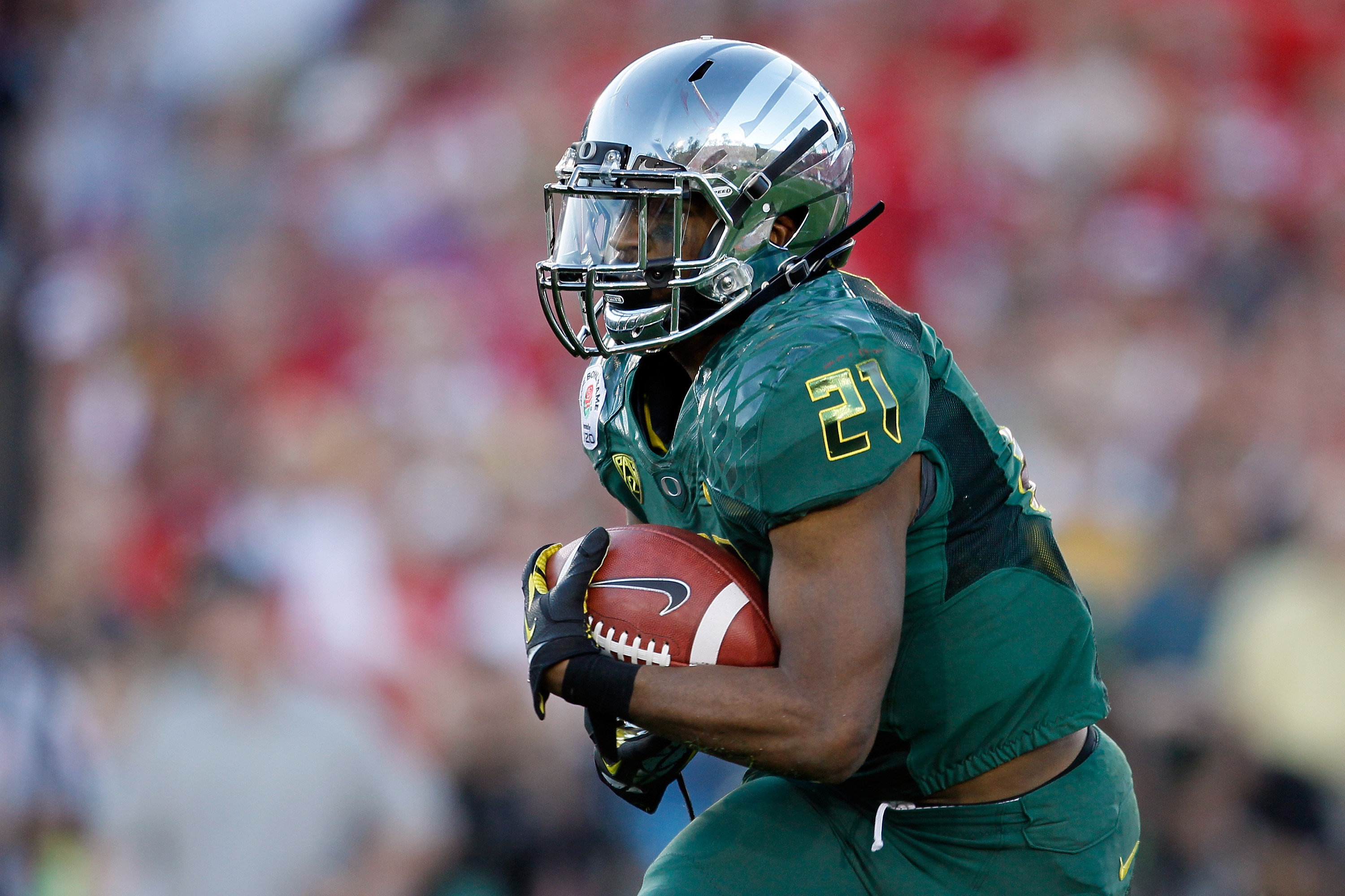 49ers running back LaMichael James, (23) goes in for a second