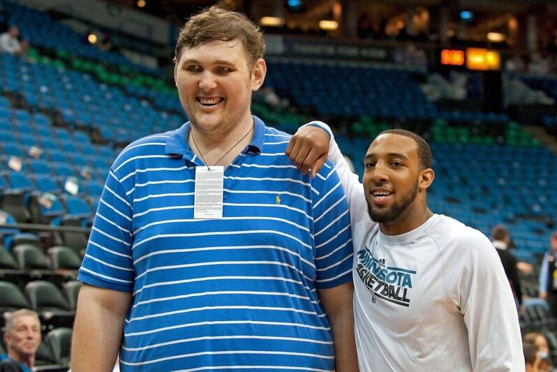World Tallest Man Makes Nba Player Look Like A Middle Schooler