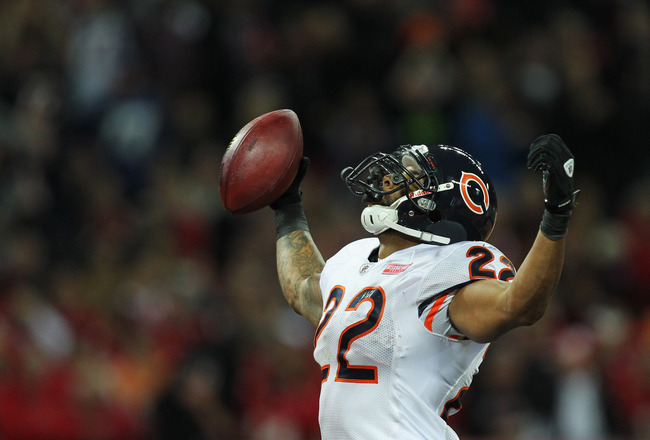 Highlight] Walter Payton throws 56-yard TD pass to Willie Gault