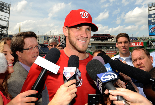 Bryce Harper applies warpaint for Game 2 (photo)