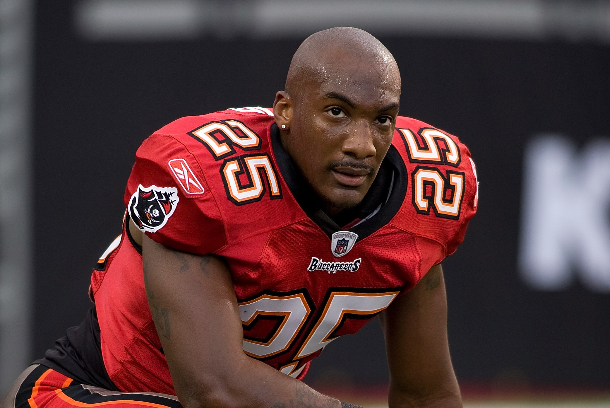 16 September 2012: Tampa Bay Buccaneers cornerback Aqib Talib (25) during a week  2 NFL NFC matchup between the Tampa Bay Buccaneers and New York Giant Stock  Photo - Alamy