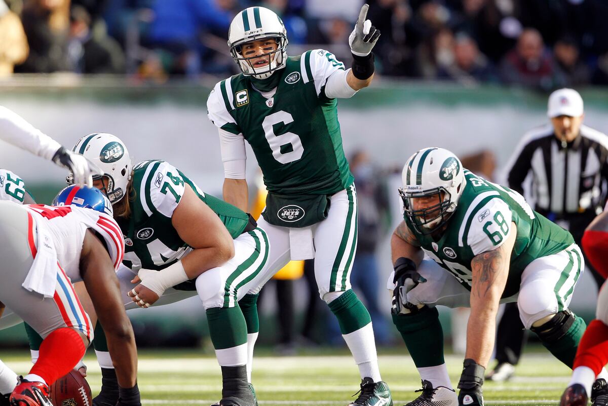 Tim Tebow vs. Mark Sanchez: Why the New York Jets Should Stick with Sanchez | Bleacher Report ...