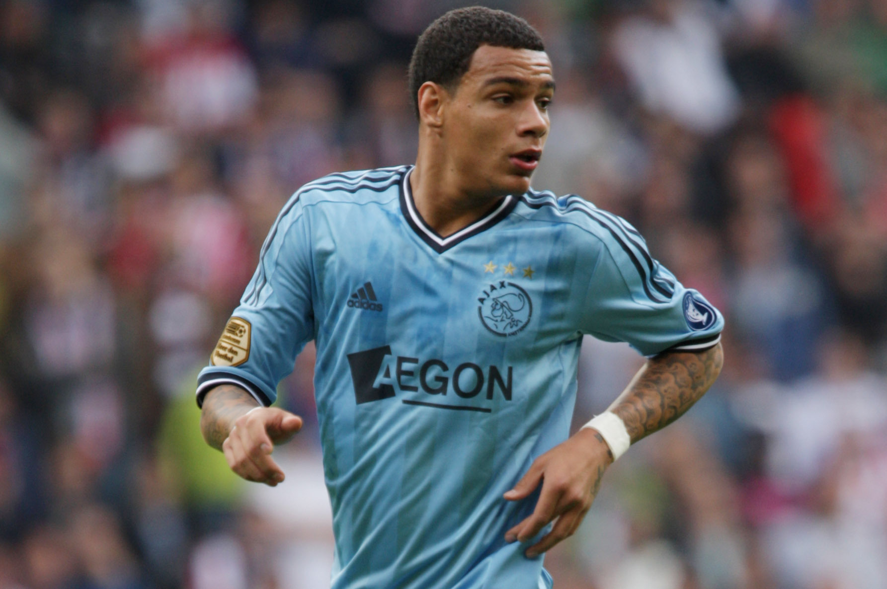 Chelsea hopes rise in their pursuit of Ajax's Gregory van der Wiel, Chelsea