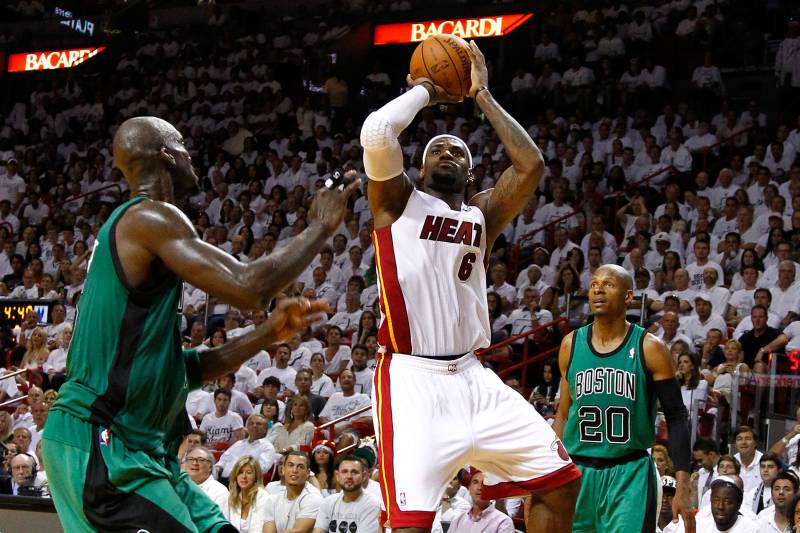 “lebron james vs celtics 2012”的图片搜索结果"