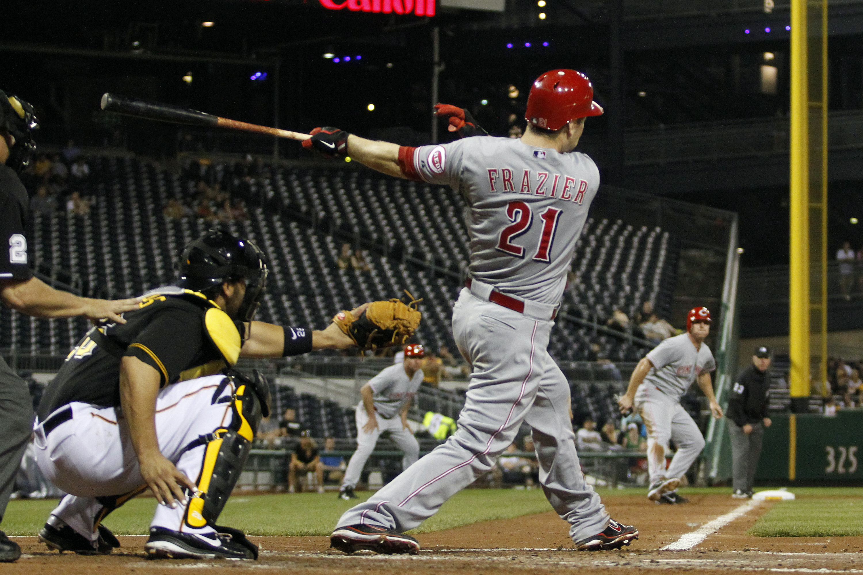 Cincinnati Reds' Todd Frazier hits home run and loses bat against