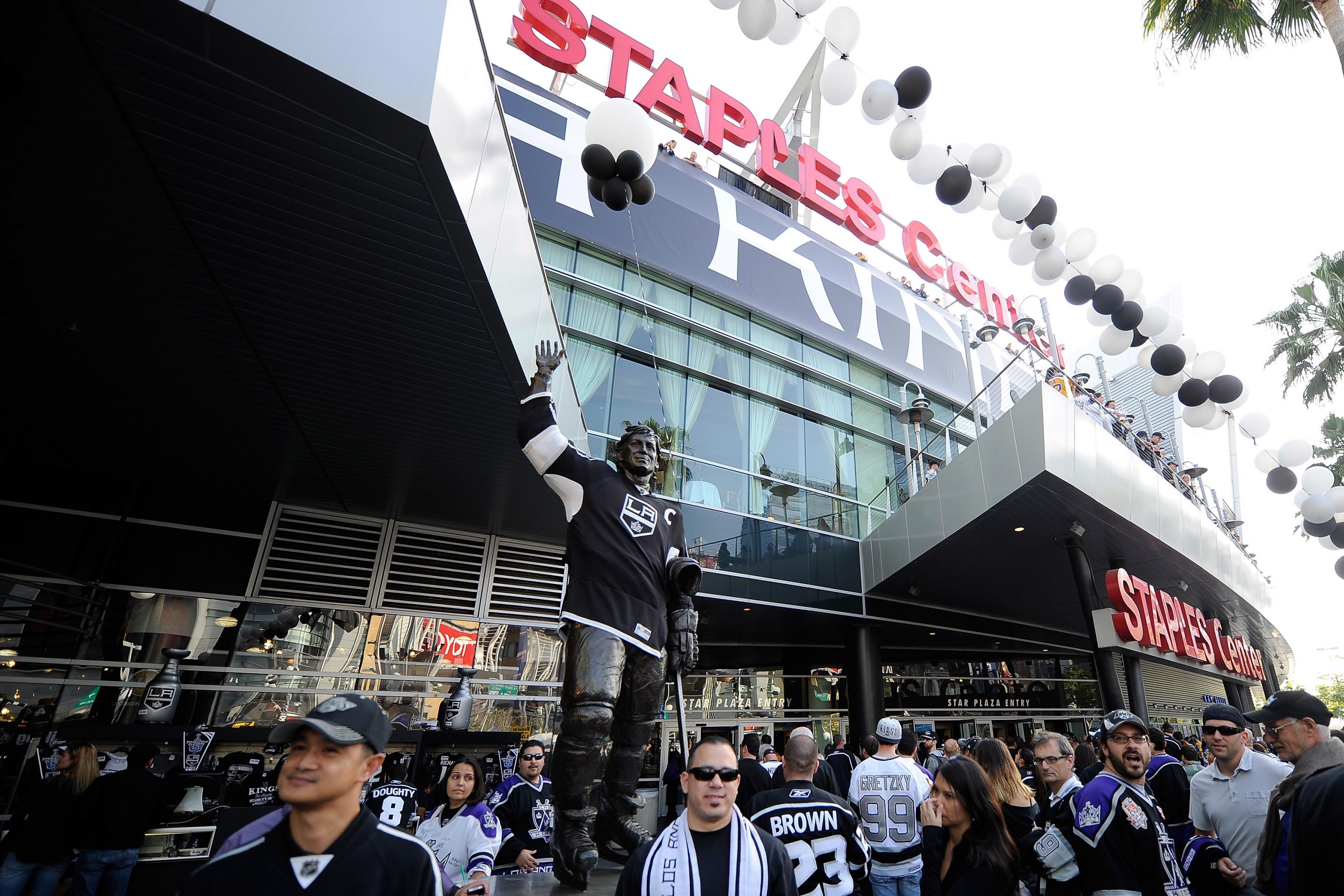 Back in silver and black: Kings make Gretzky-like look their