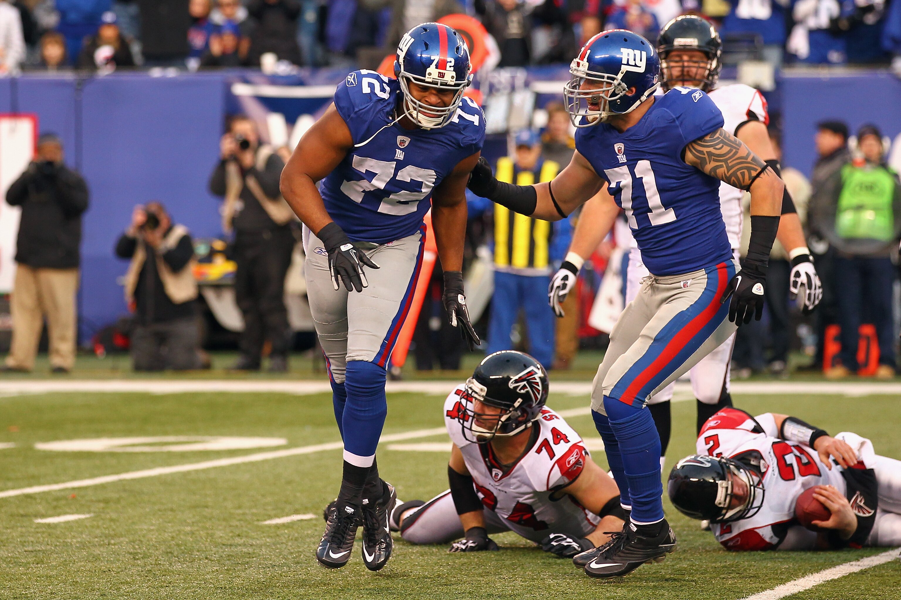 new york giants osi umenyiora agrees to restructed deal drama can finally end bleacher report latest news videos and highlights