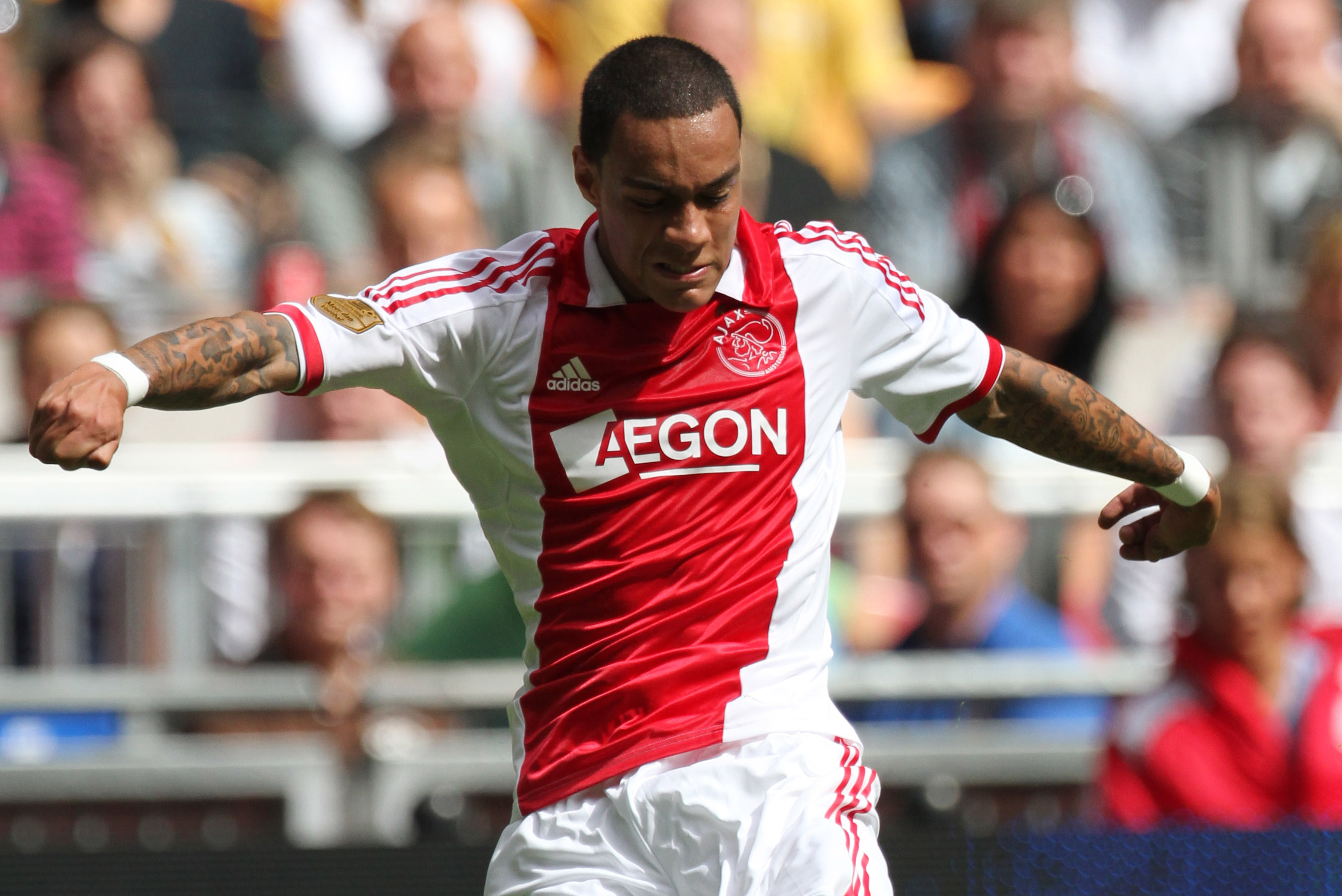 Chelsea hopes rise in their pursuit of Ajax's Gregory van der Wiel, Chelsea