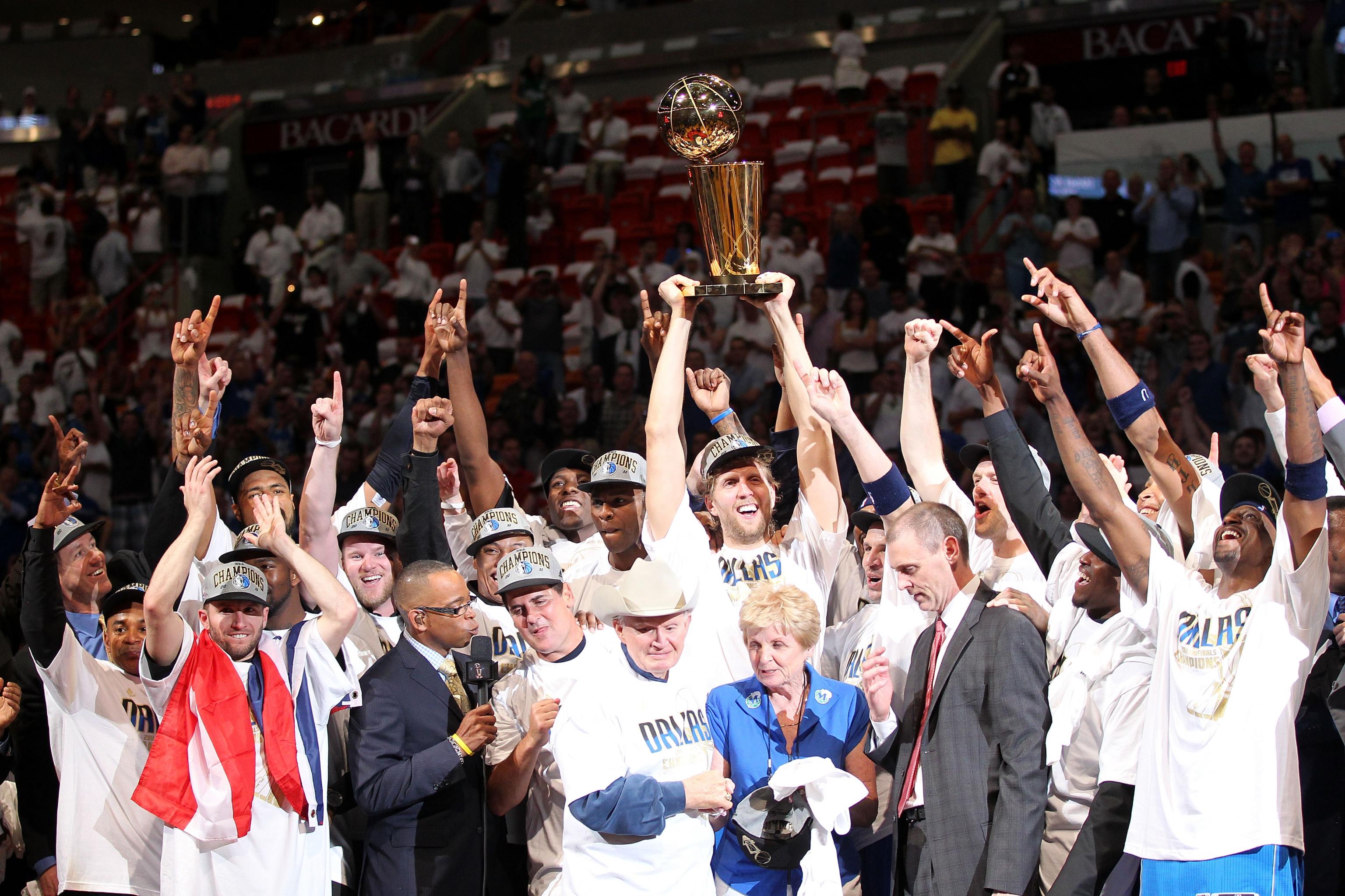 The Dallas Mavericks celebrate after winning the NBA Championship by  News Photo - Getty Images