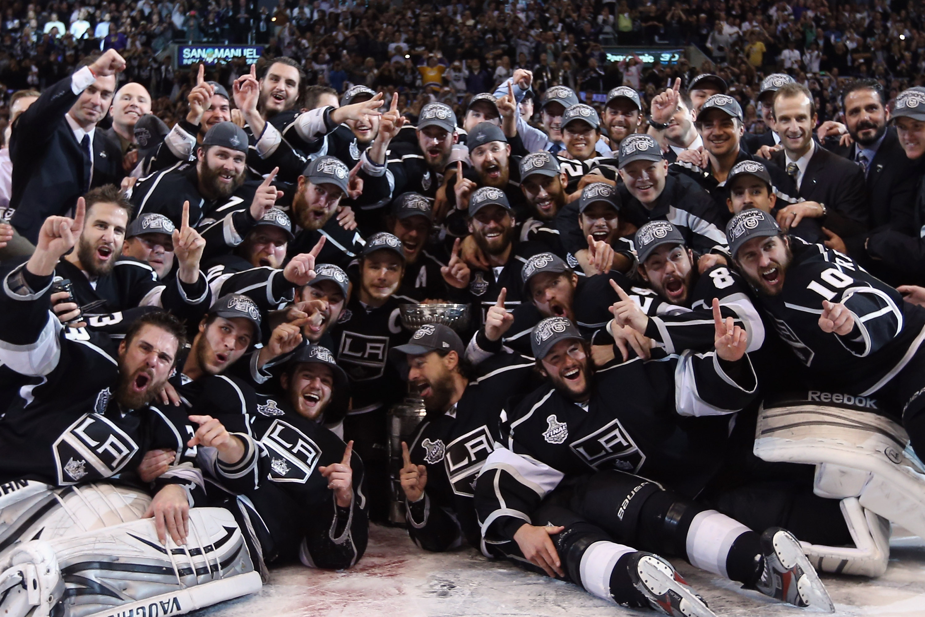 Kings rout Devils to clinch 1st Stanley Cup