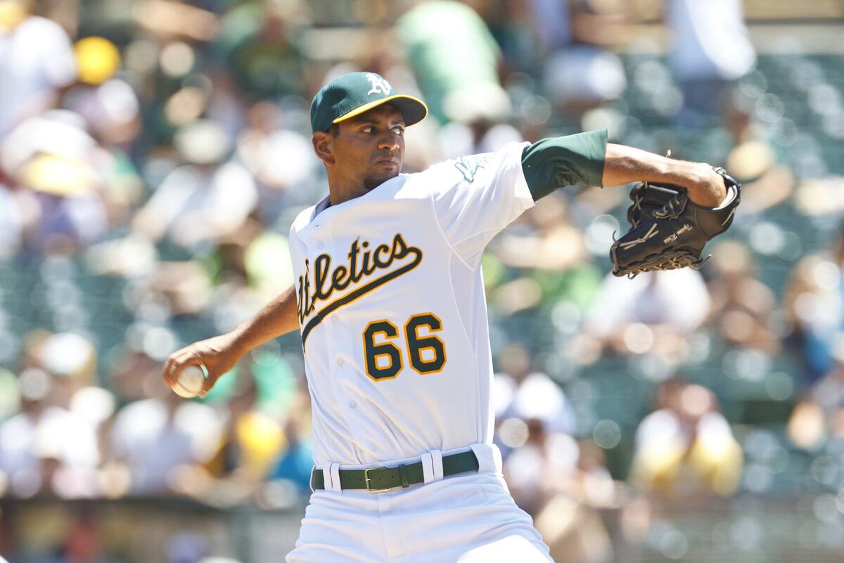 Jonny Gomes Is Good in Pinch as A's Win 5th Straight 64 over San Diego