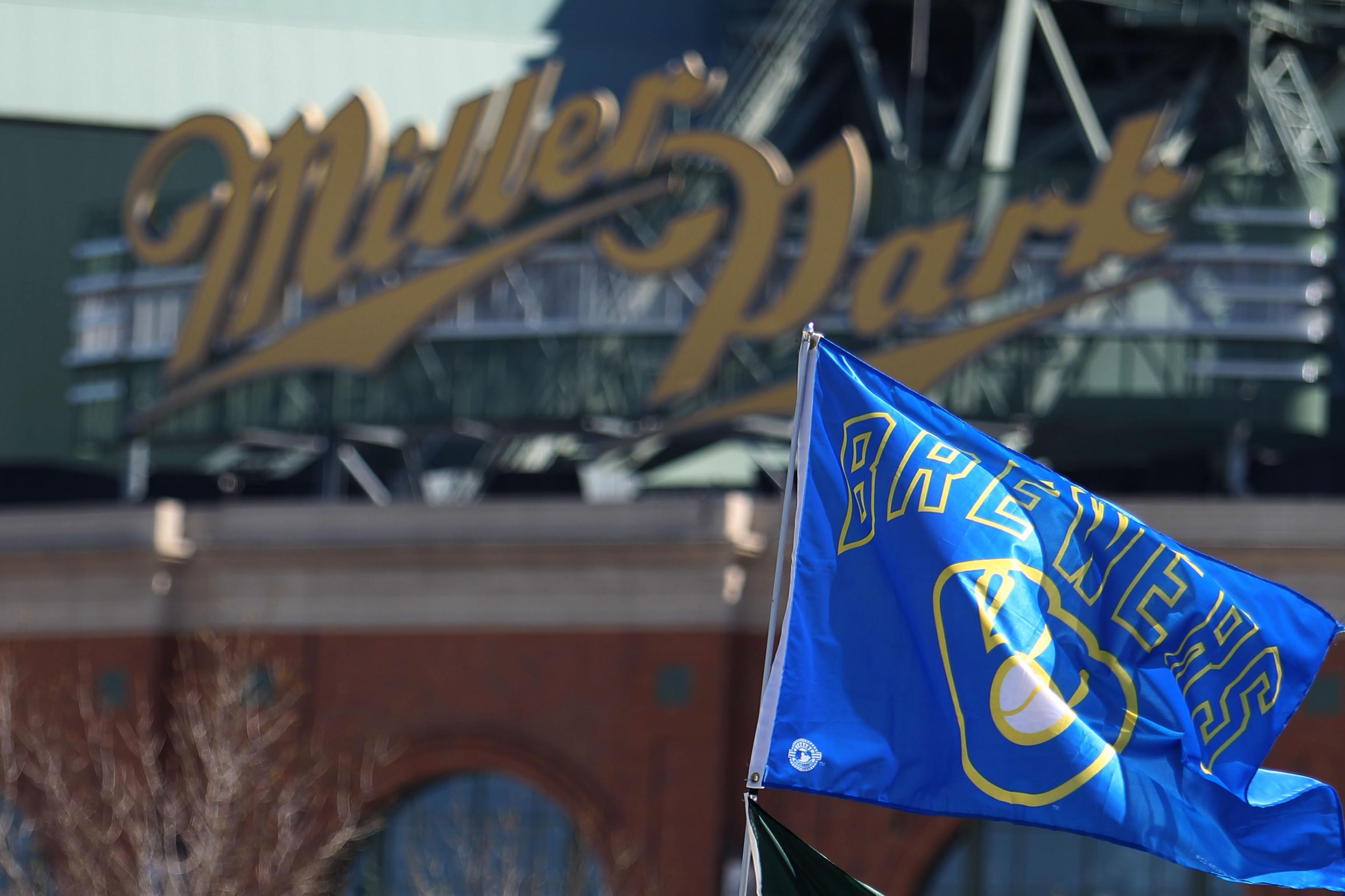 Milwaukee Brewers on X: New year, new wallpaper