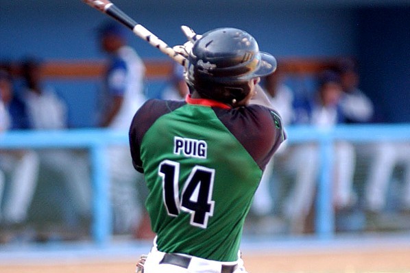 Yasiel Puig makes his season debut in the LIDOM (+Winter League Report) -  The Cuban Baseball Digest