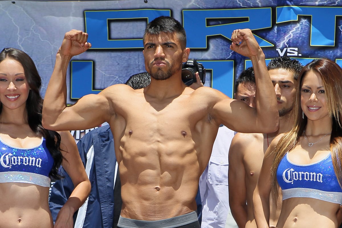 Victor Ortiz Vs Josesito Lopez Stunning Upset Derails September Superfight Bleacher Report Latest News Videos And Highlights