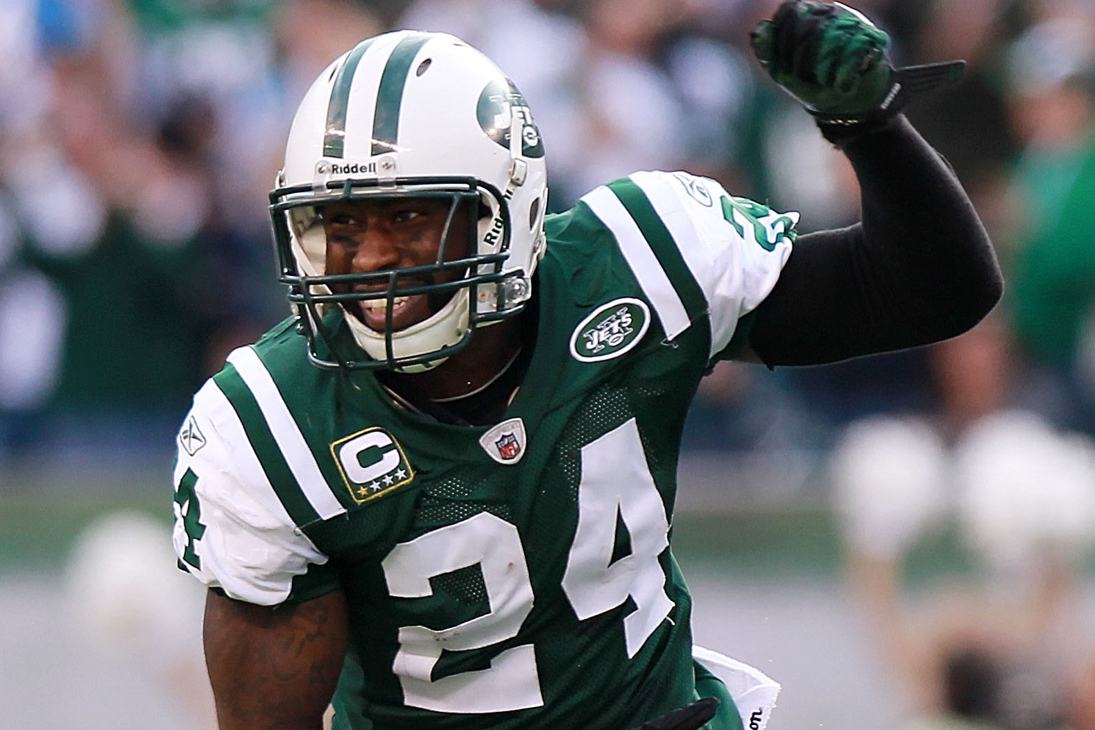 NY Jets corner Darrelle Revis hoping to keep Terrell Owens from