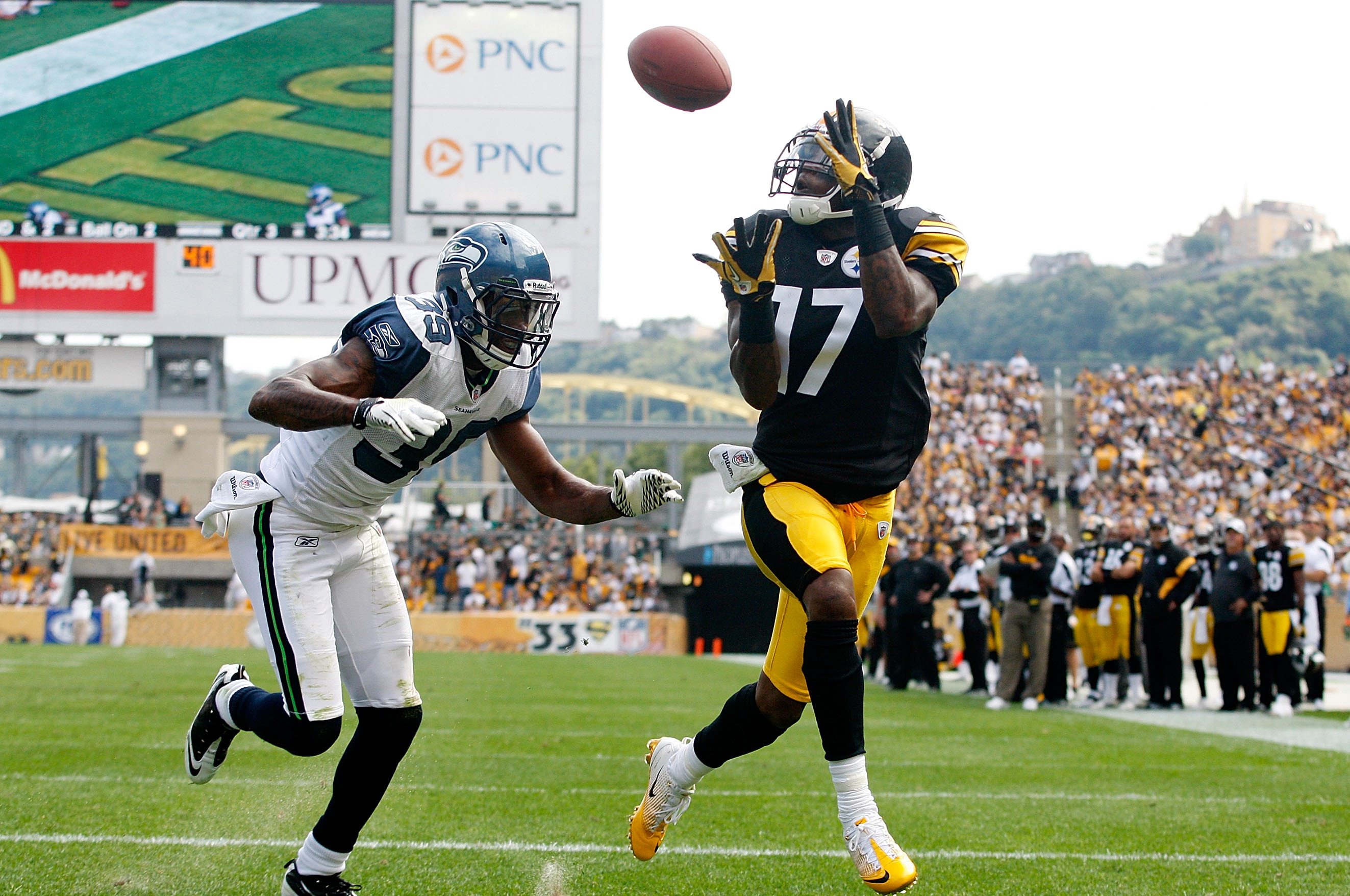 John Stallworth of the Pittsburgh Steelers hangs onto a pass as