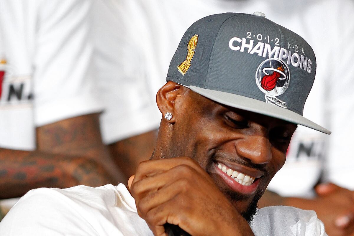 michael jordan in lebron jersey