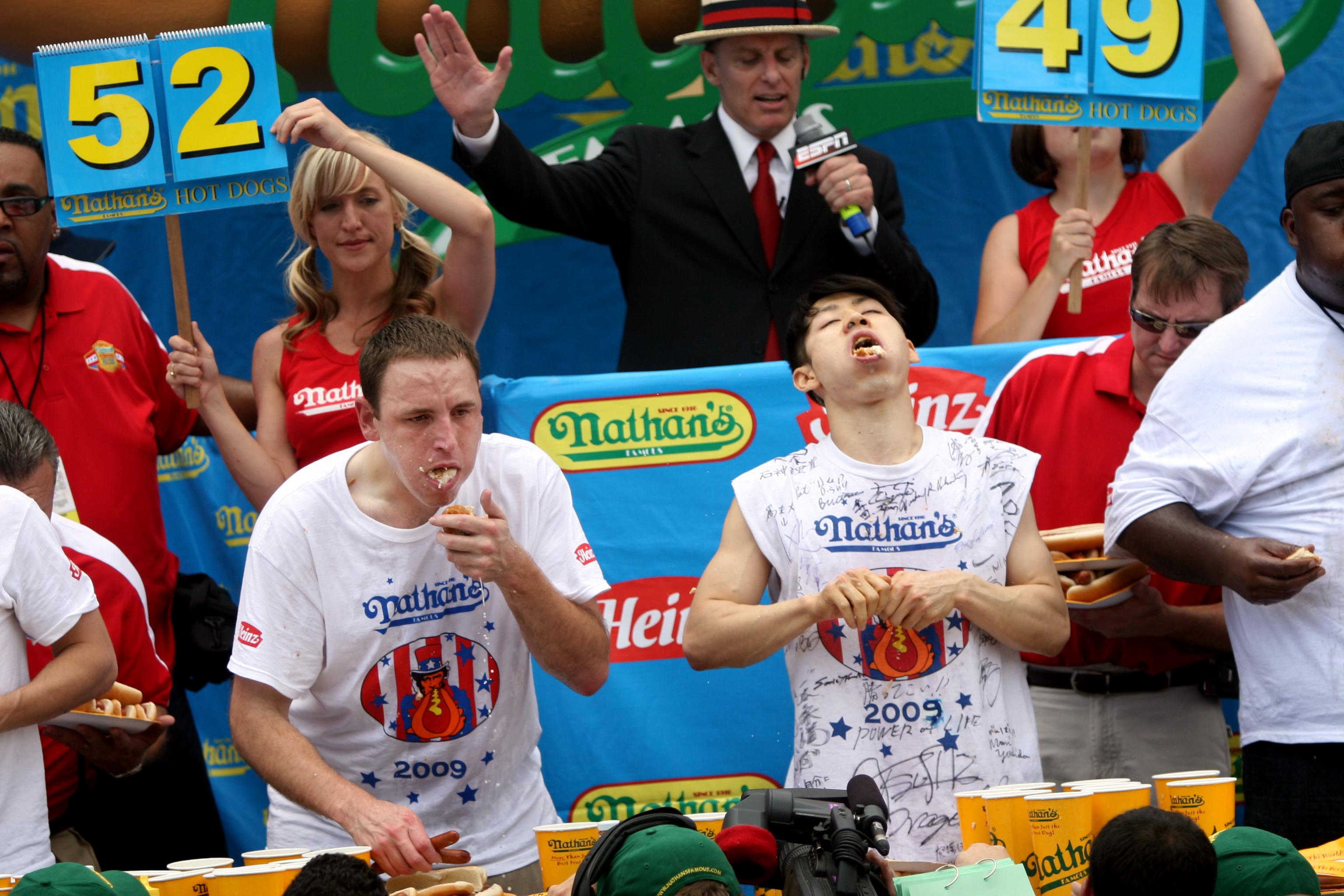 Do contestants throw up after hot dog eating contest information