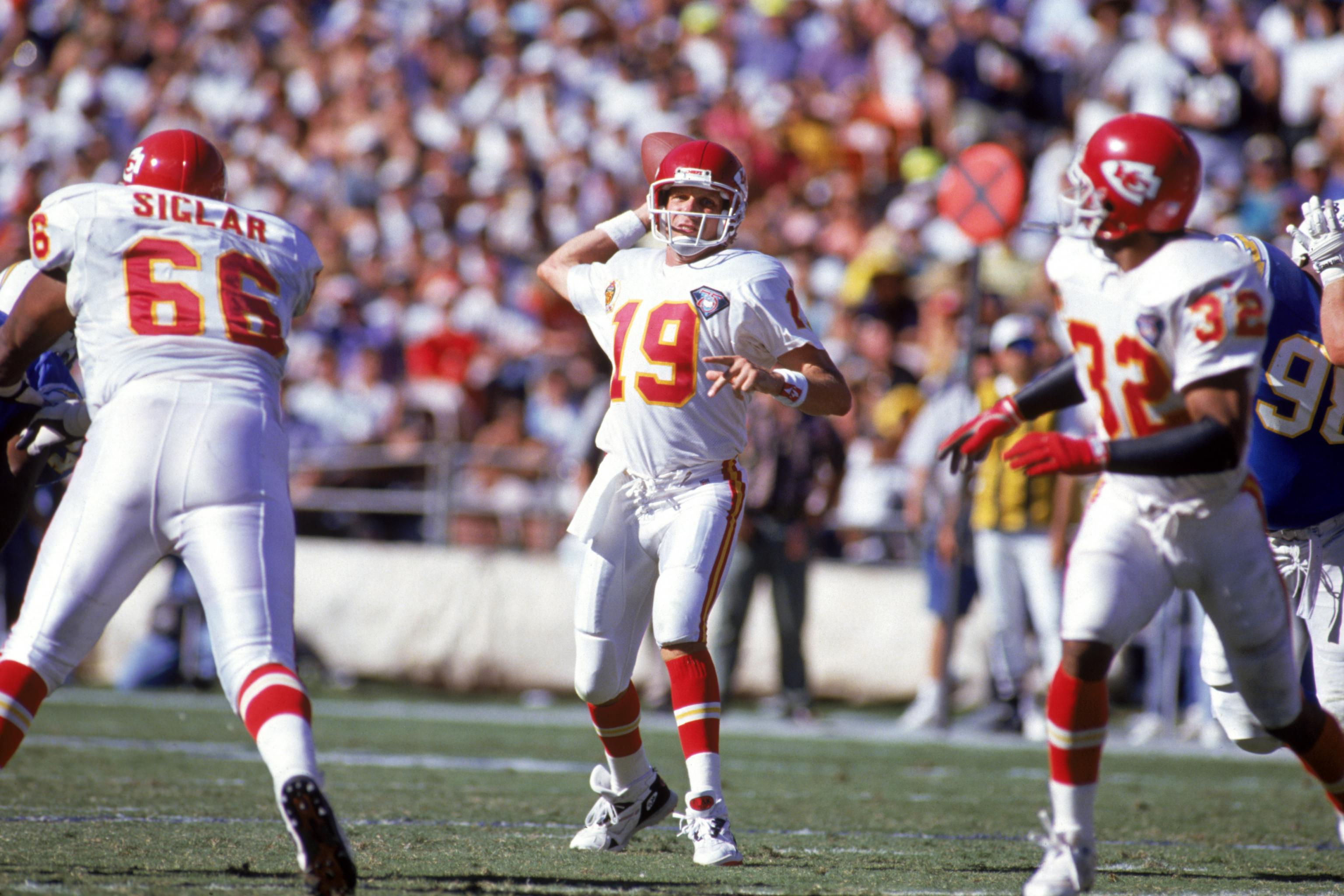 66 Joe Montana Vs Steve Young Photos & High Res Pictures - Getty Images